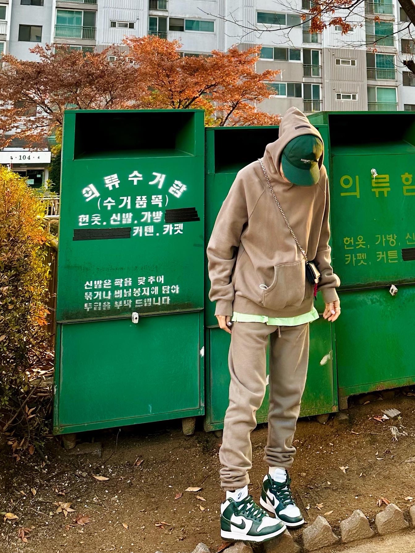 Nike Dunk High SP Spartan Green, Essentials Pull-Over Hoodie Taupe - 21SS 착용 스타일 - 1