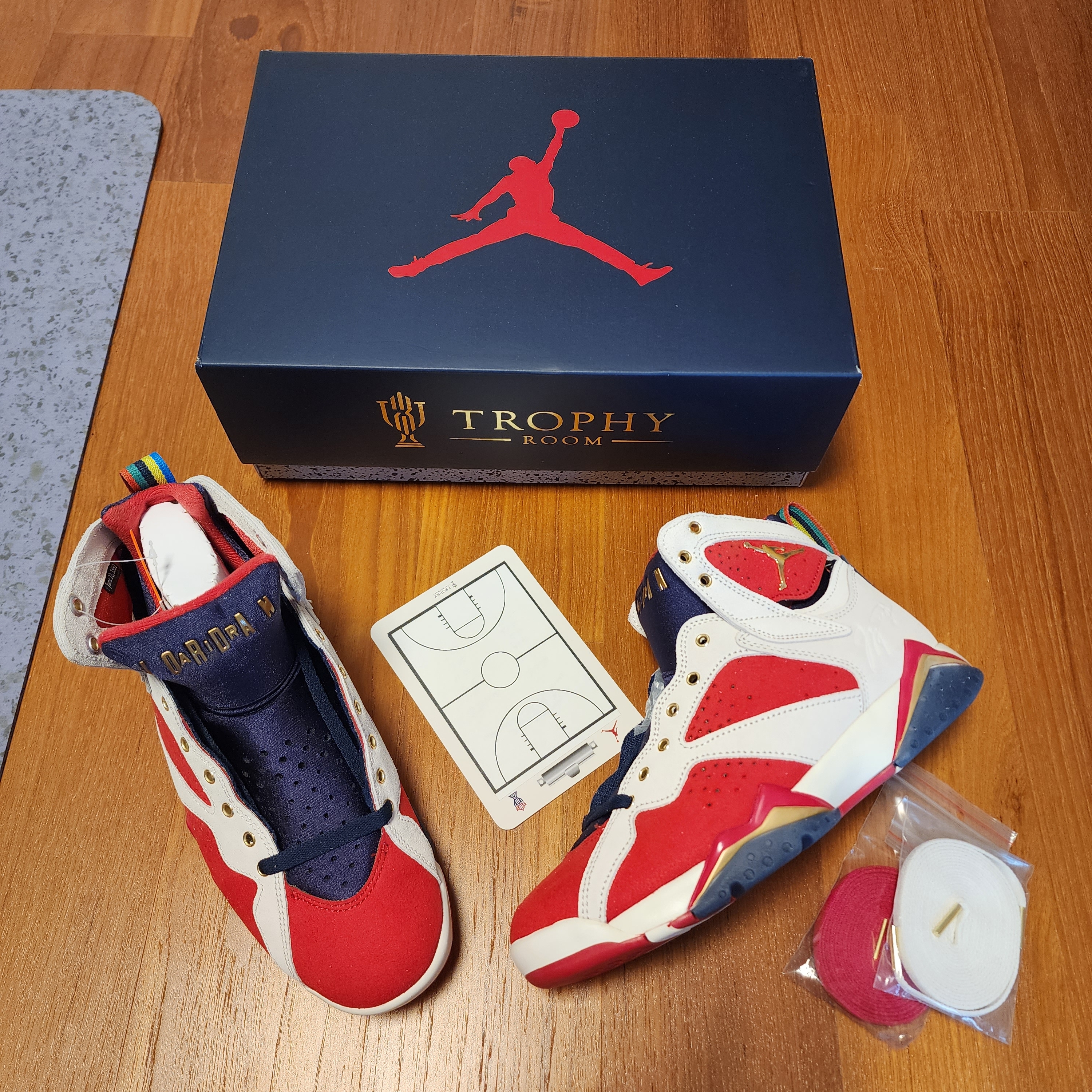 Jordan 7 x Trophy Room Retro SP True Red and Obsidian 착용 스타일 - 2