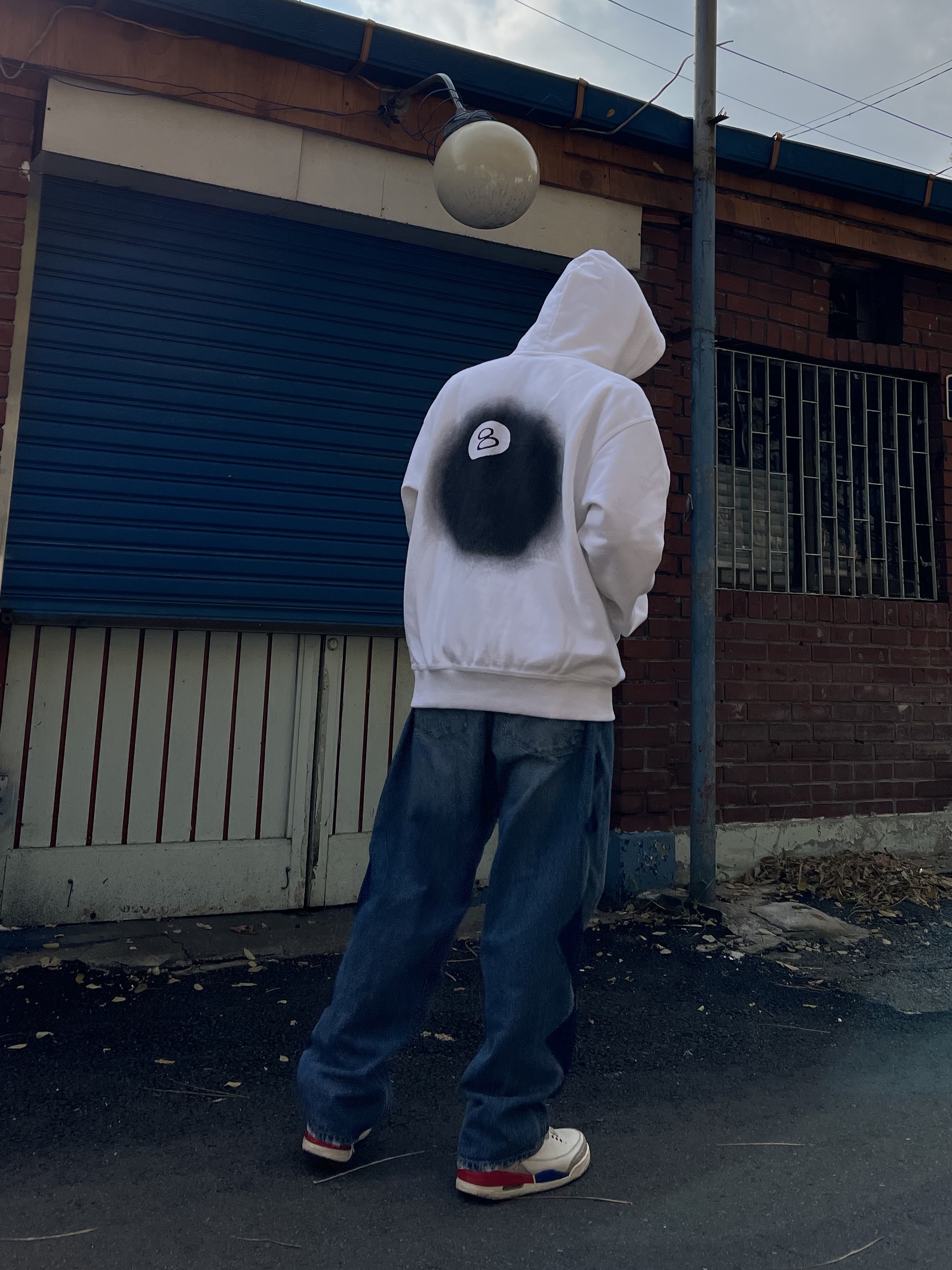 Stussy 8 Ball Fade Hoodie White, Jordan 3 Retro International Flight 착용 스타일 - 2