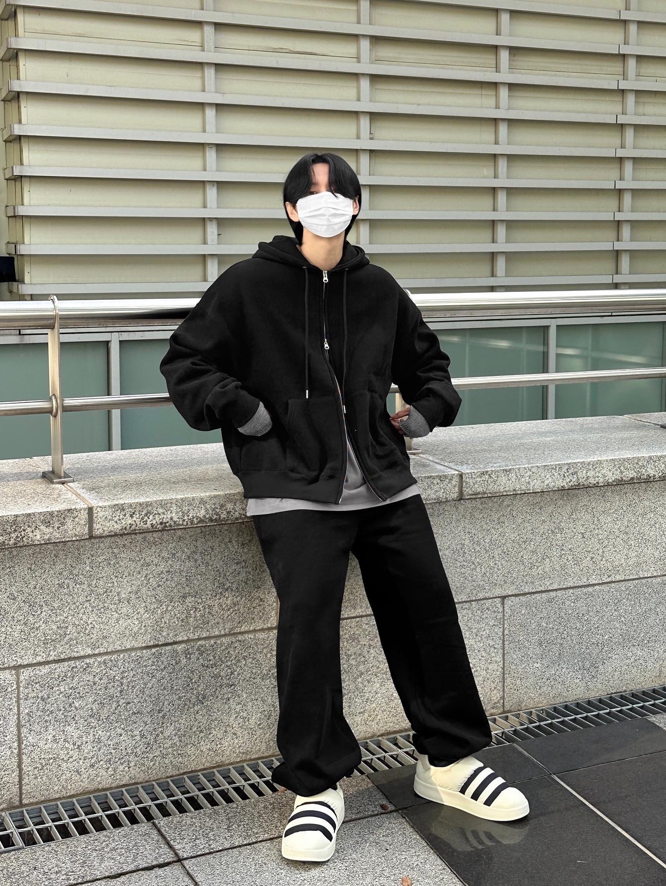 Adidas Puffylette Off White 착용 스타일 - 2