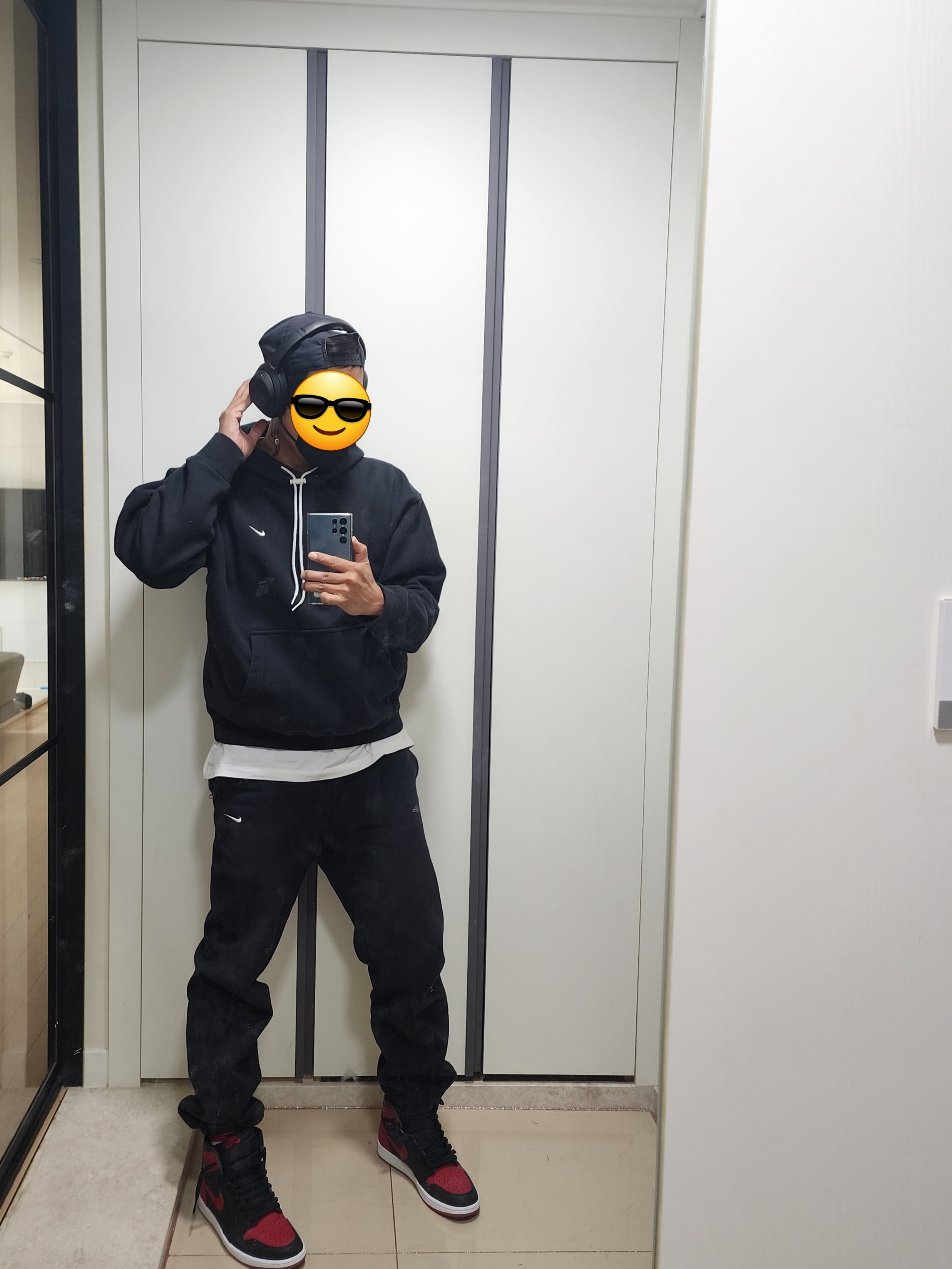 Sony WH-1000XM4 Black (Korean Ver.), Nike NRG Solo Swoosh Fleece Hoodie Black White - US/EU 착용 스타일 - 1