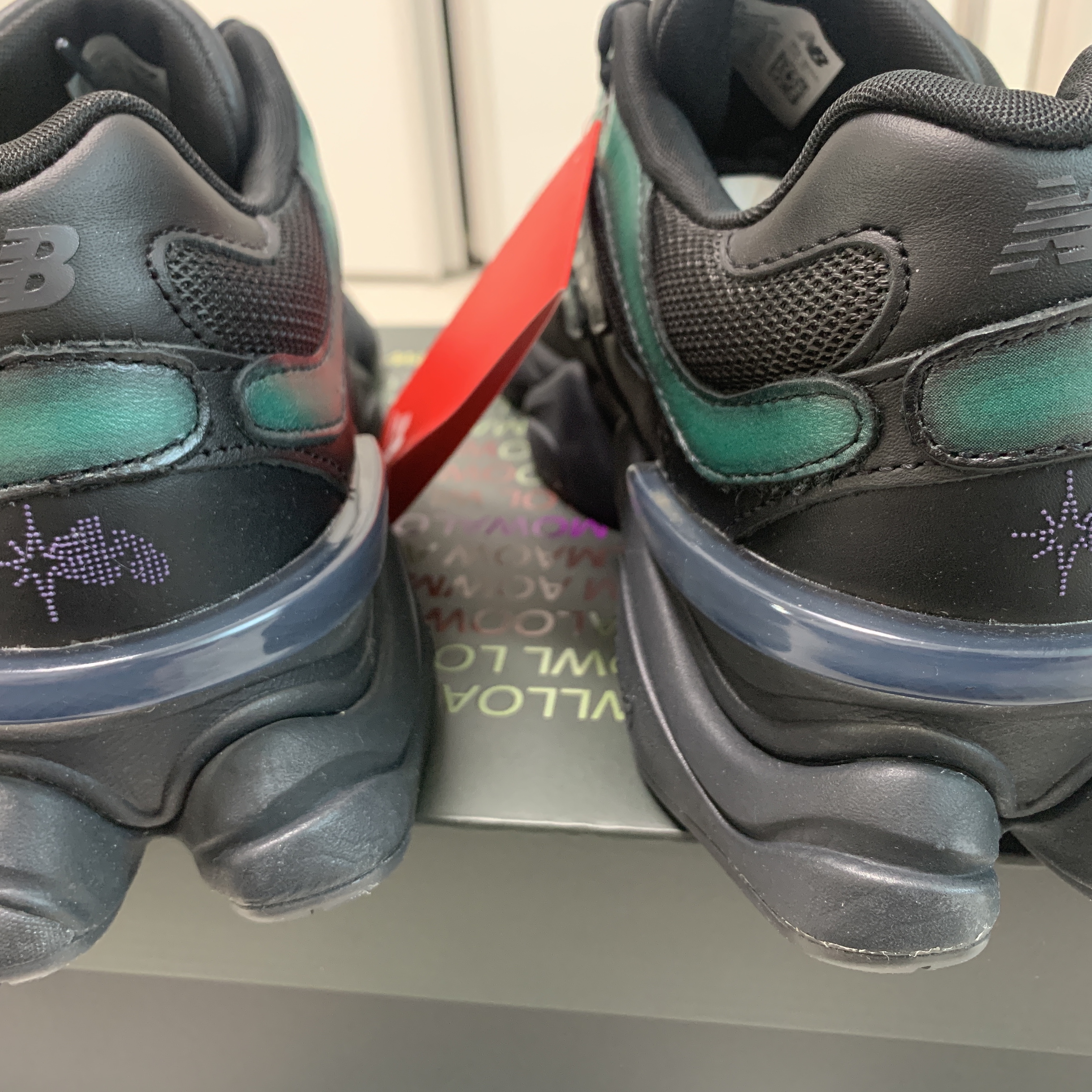 New Balance x Mowalola 9060 Burglarwear Teal 착용 스타일 - 5