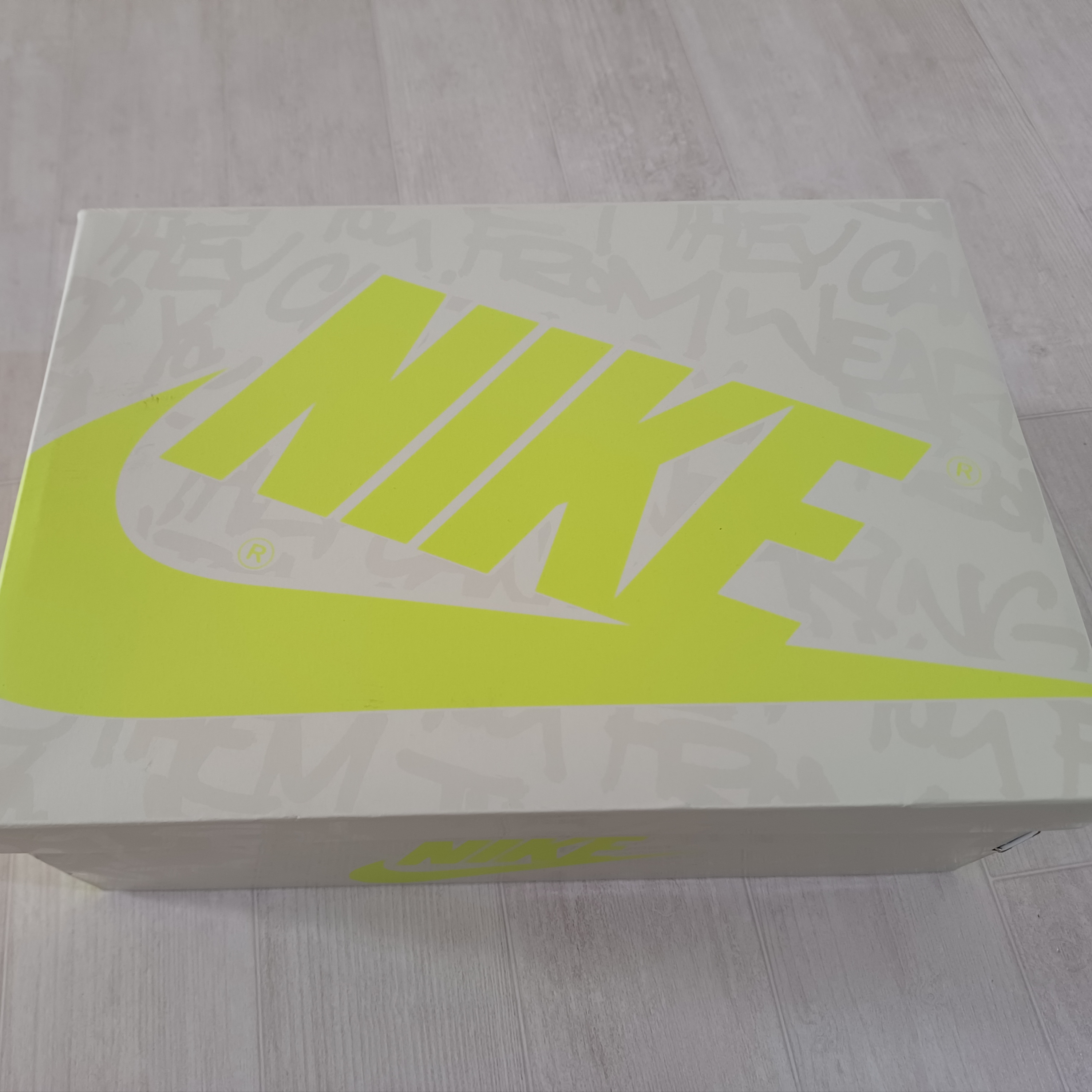 Jordan 1 Retro High OG Volt 착용 스타일 - 1