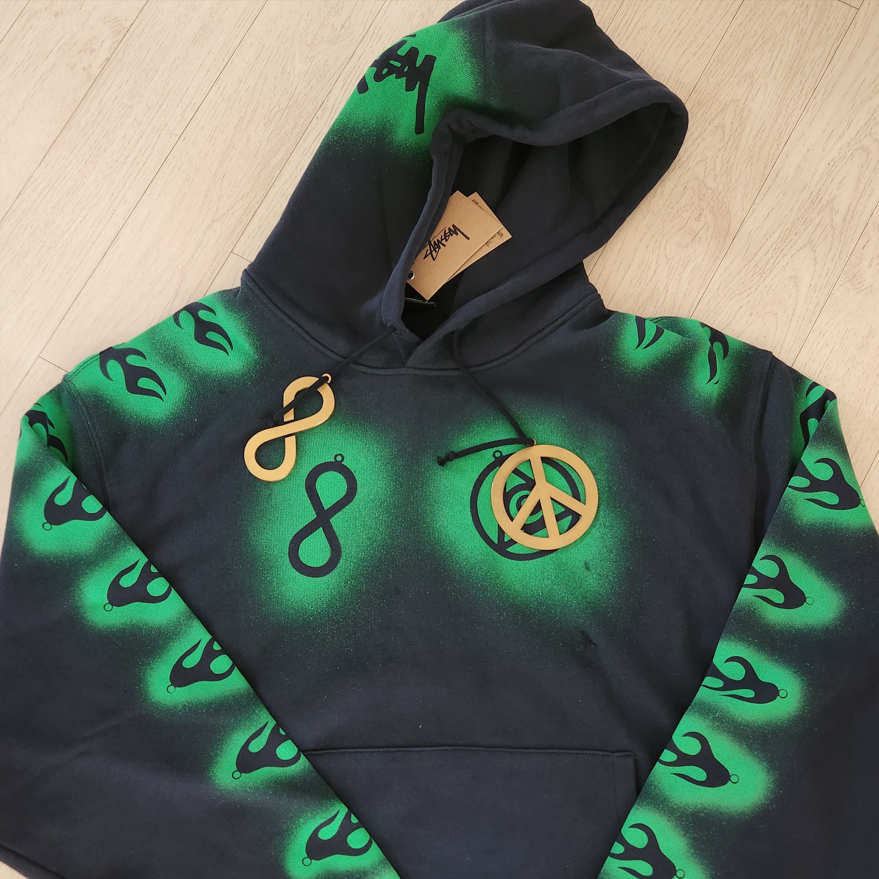Stussy x Dries Van Noten Embroidered Hoodie Black 착용 스타일 - 3