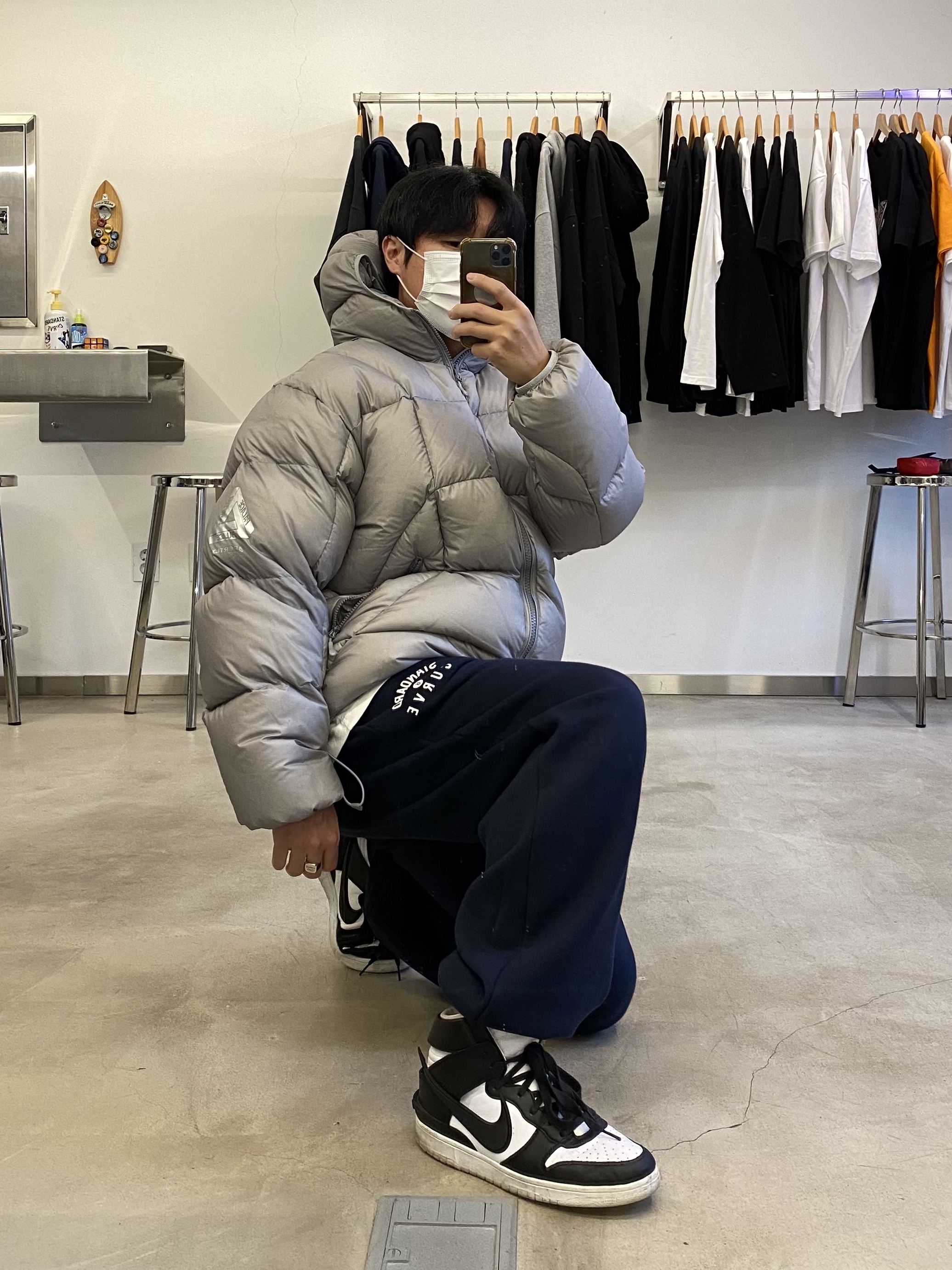 Palace Pertex Frost Balaclava Puffa Grey - 22FW, Nike x Ambush Dunk High Black 착용 스타일 - 2