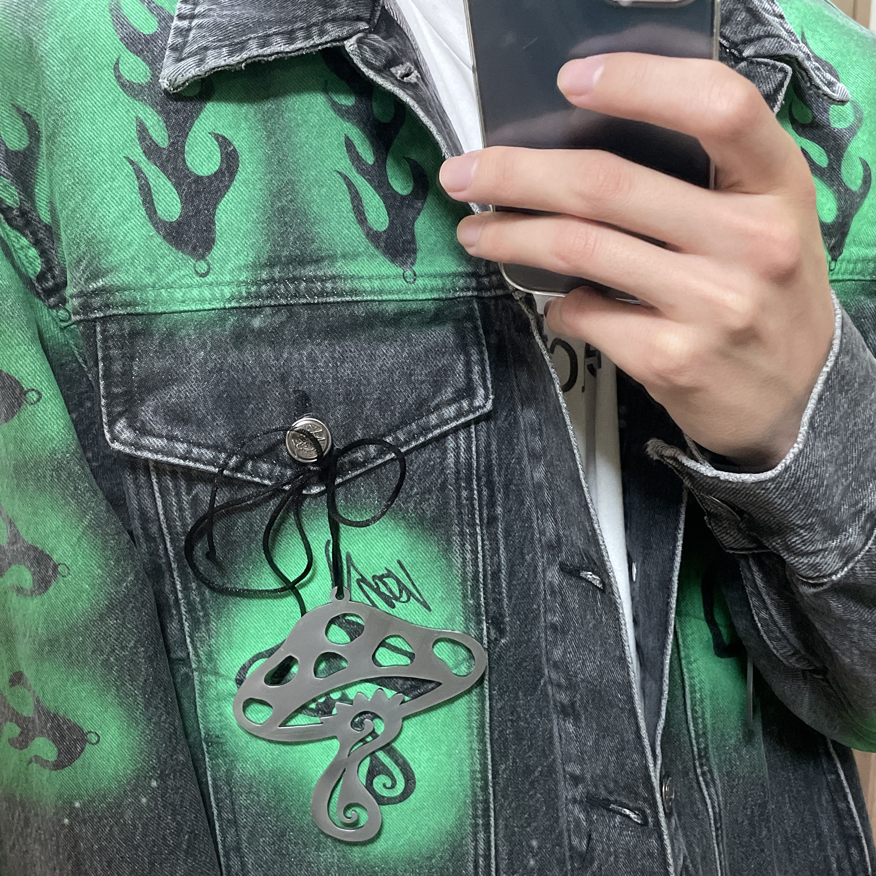 Stussy x Dries Van Noten Hand Stencilled Denim Jacket Washed Black 착용 스타일