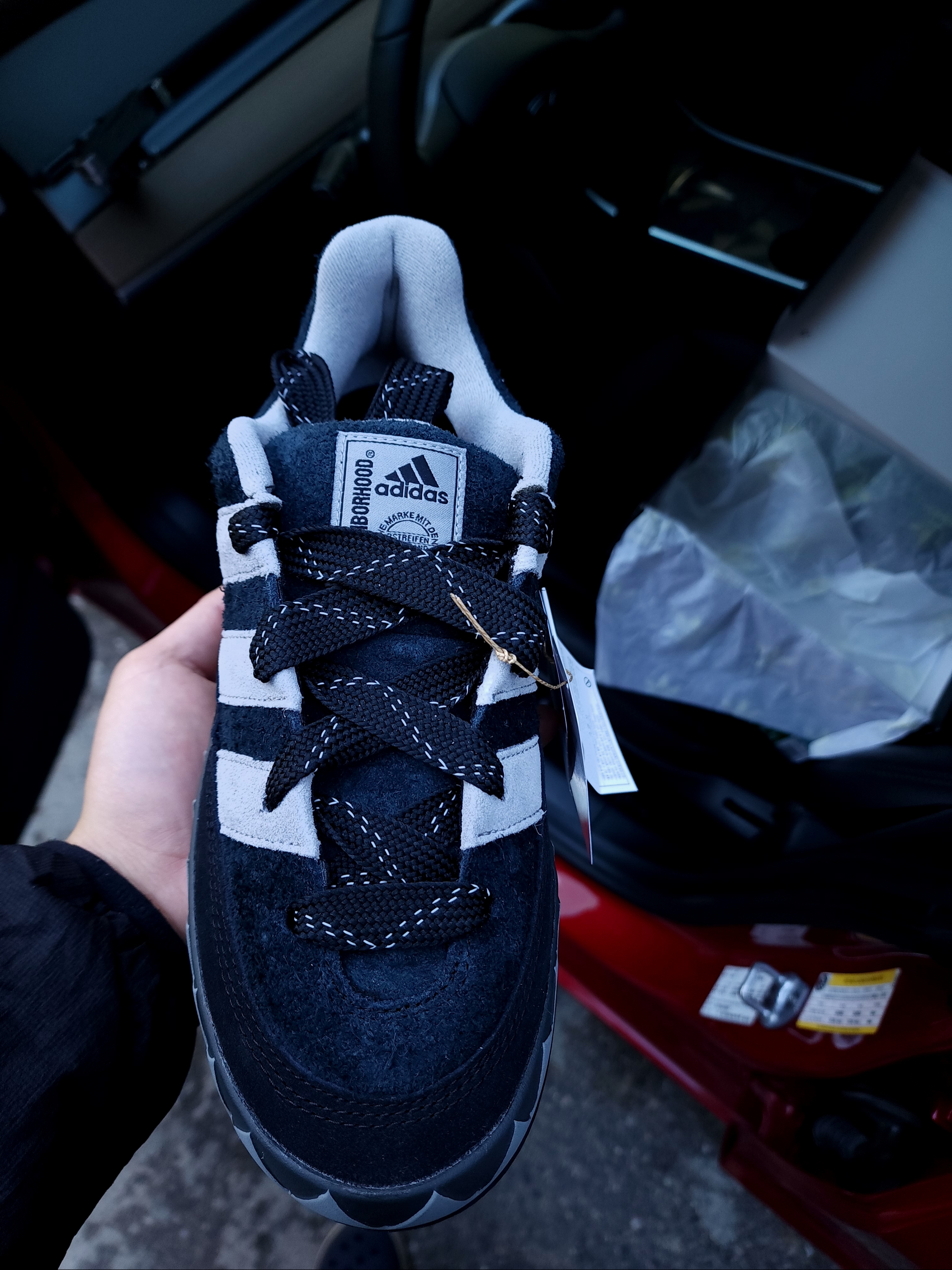 Adidas x Neighborhood Adimatic Core Black 착용 스타일 - 3