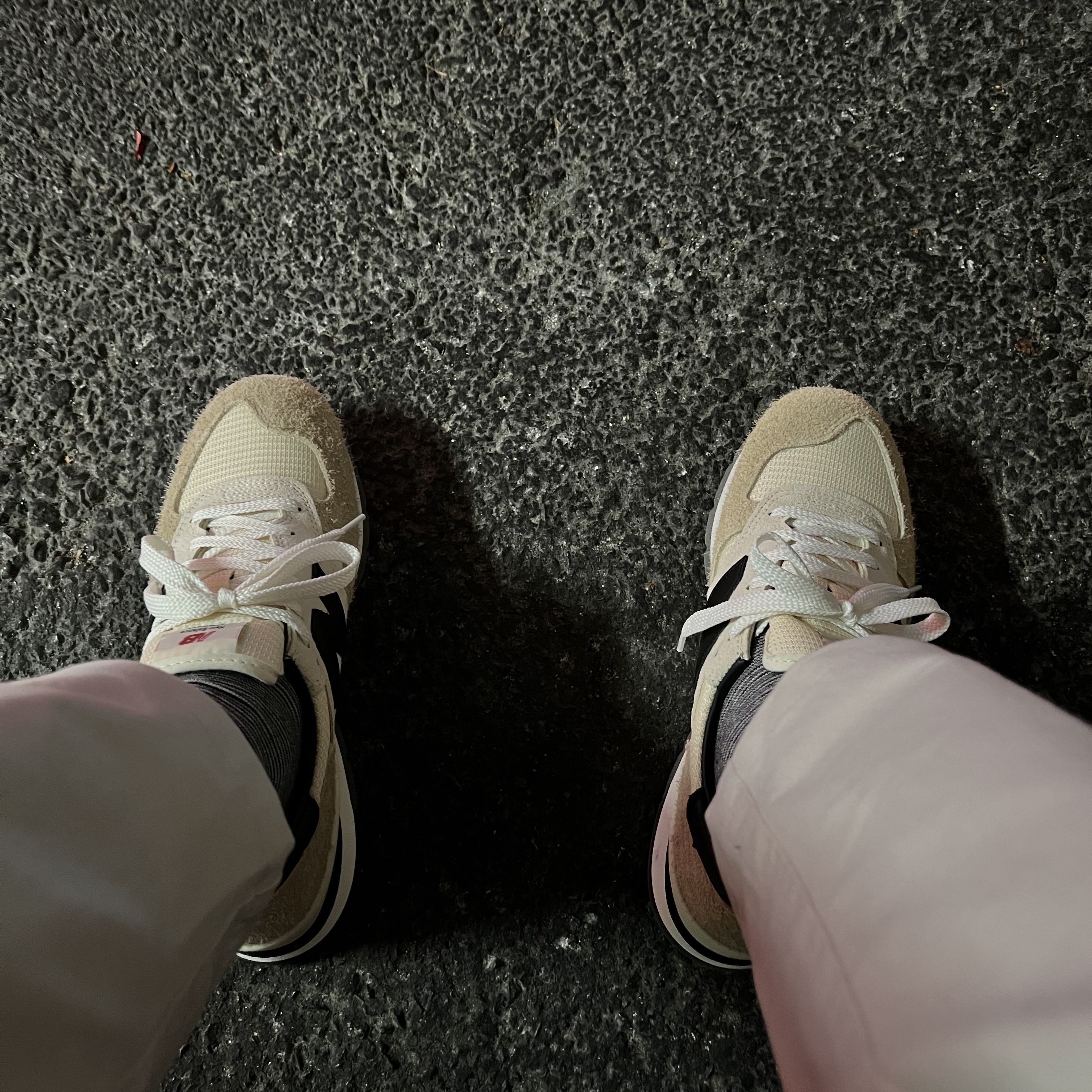 New Balance 990v1 Made in USA Incense Macadamia Nut 착용 스타일 - 2