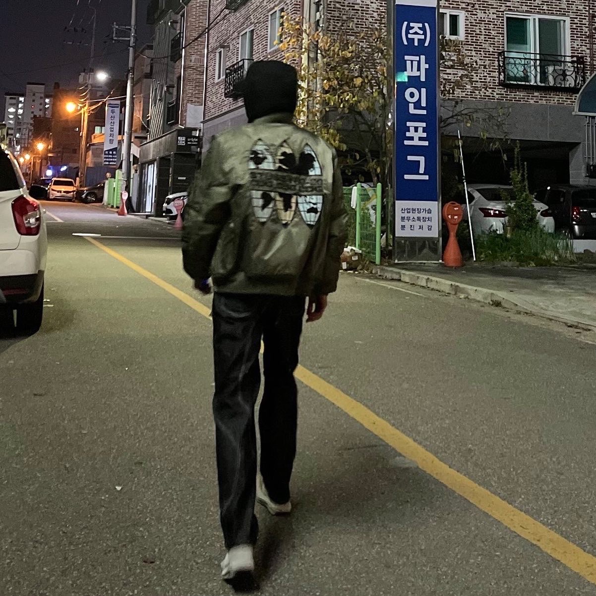 Stussy x CDG MA-1 Jacket Olive, Nike x Sacai x Fragment LDWaffle Light Smoke Grey 착용 스타일 - 2