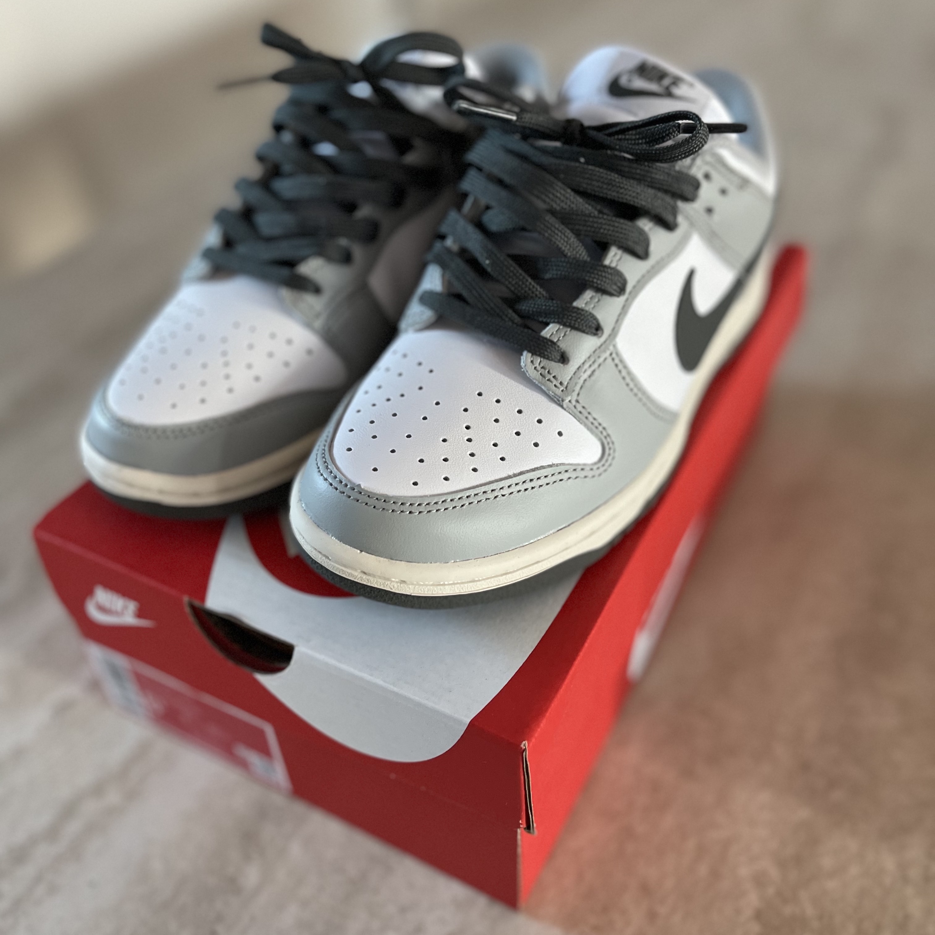 (W) Nike Dunk Low Light Smoke Grey 착용 스타일 - 1