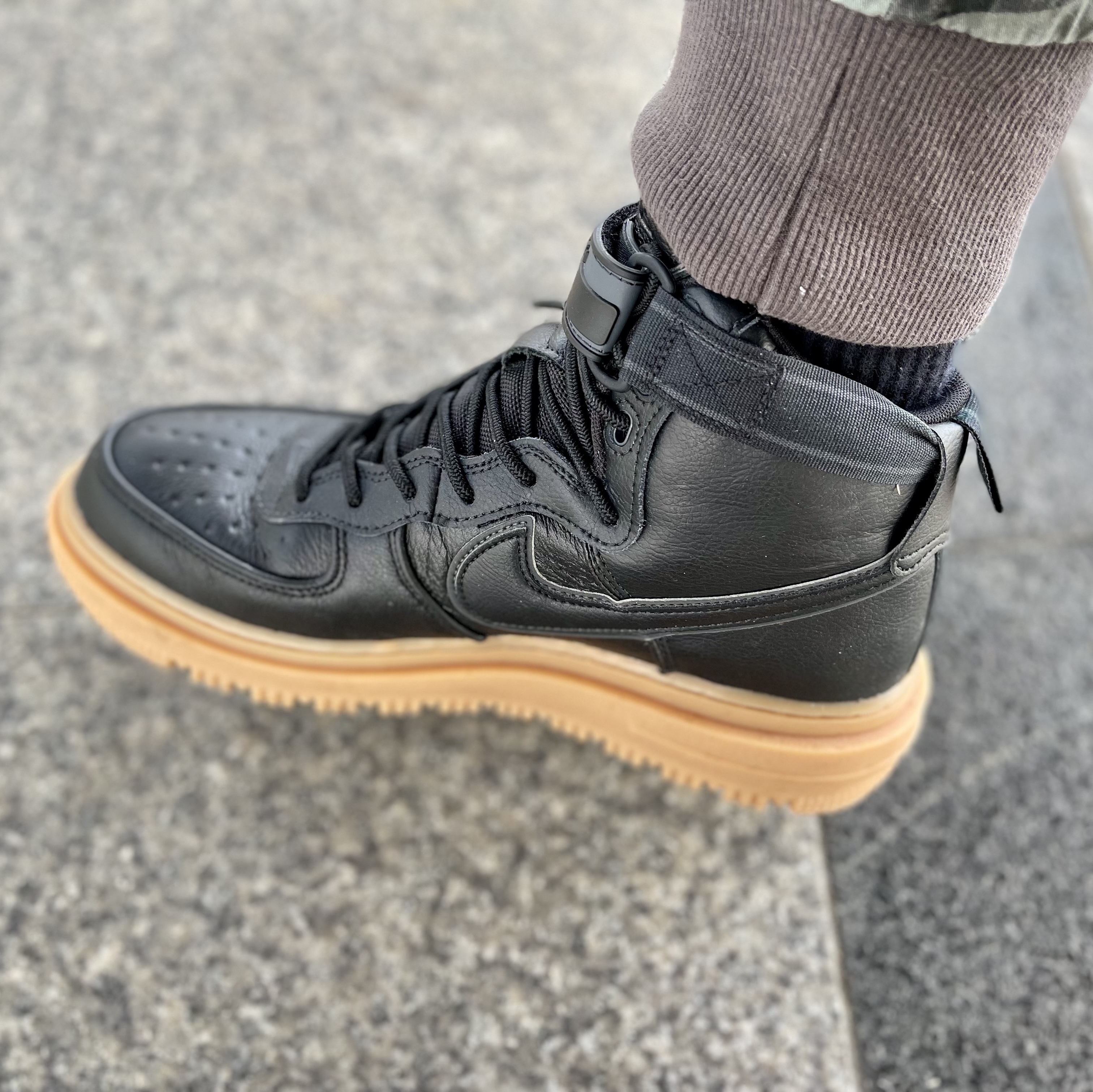 Nike Air Force 1 High Gore-Tex Boot Anthracite 착용 스타일 - 2