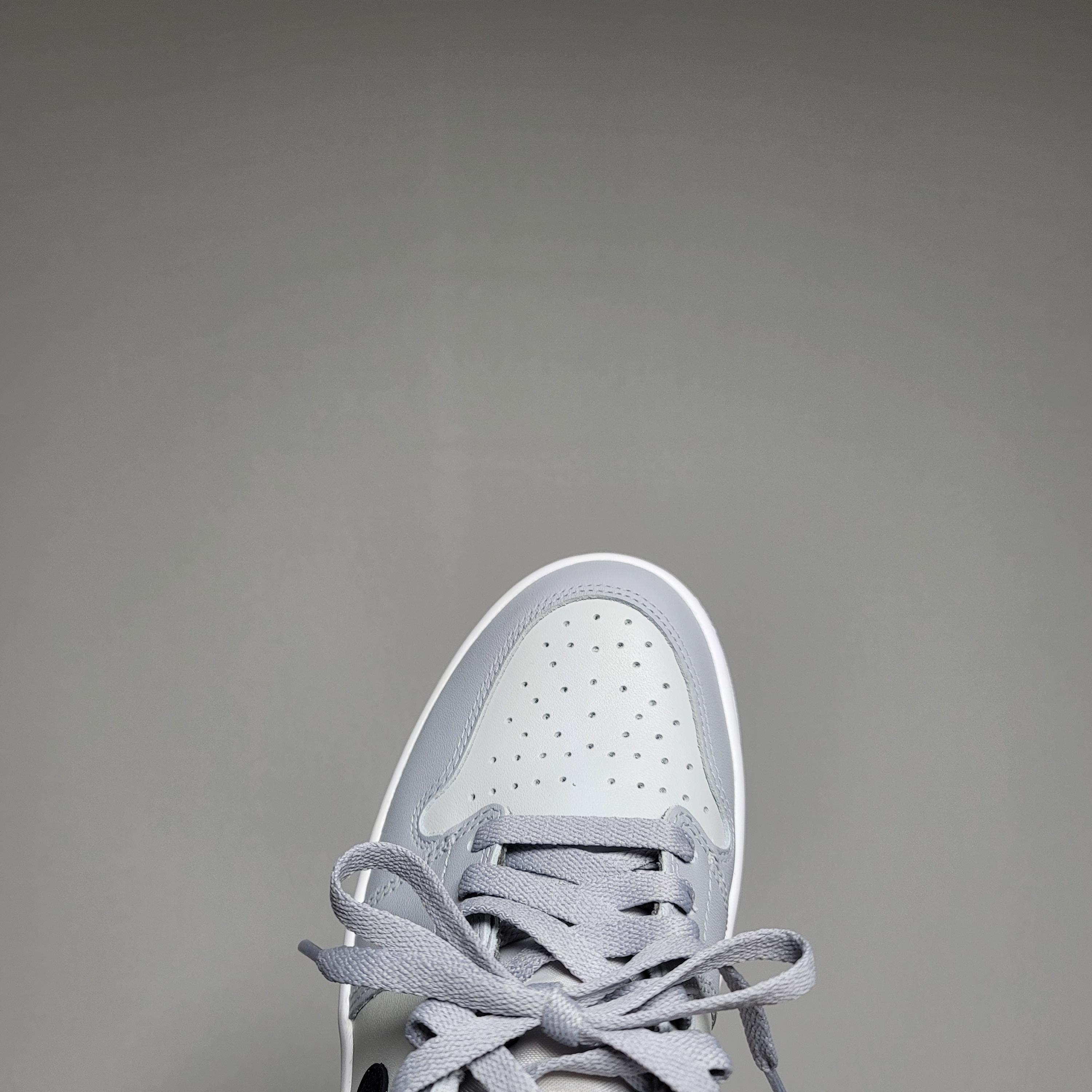 Jordan 1 Low Golf Wolf Grey 착용 스타일 - 3