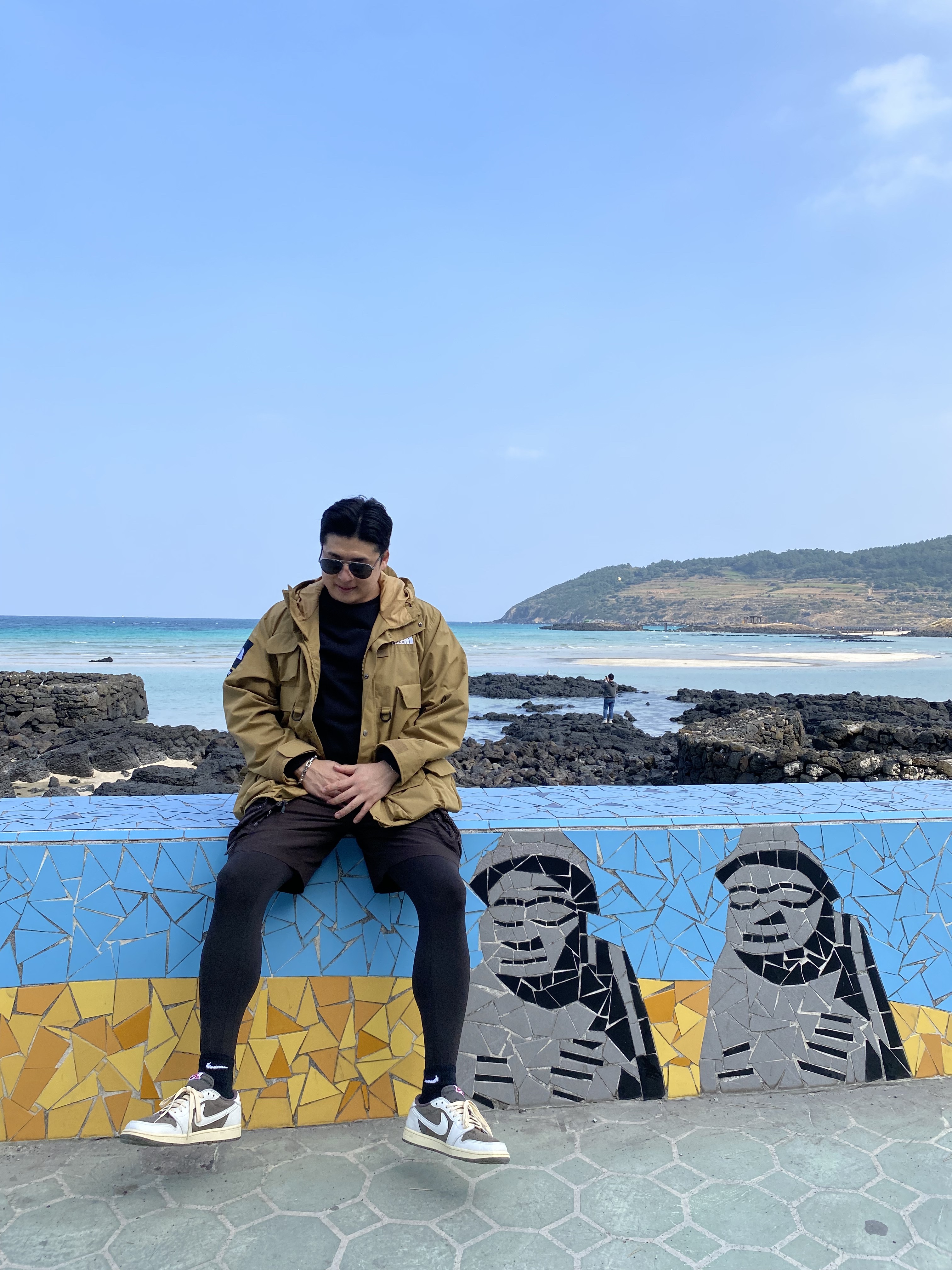 Supreme x The North Face Cargo Jacket Gold - 20SS, Nike ACG Cargo Shorts Black - Asia 착용 스타일 - 3