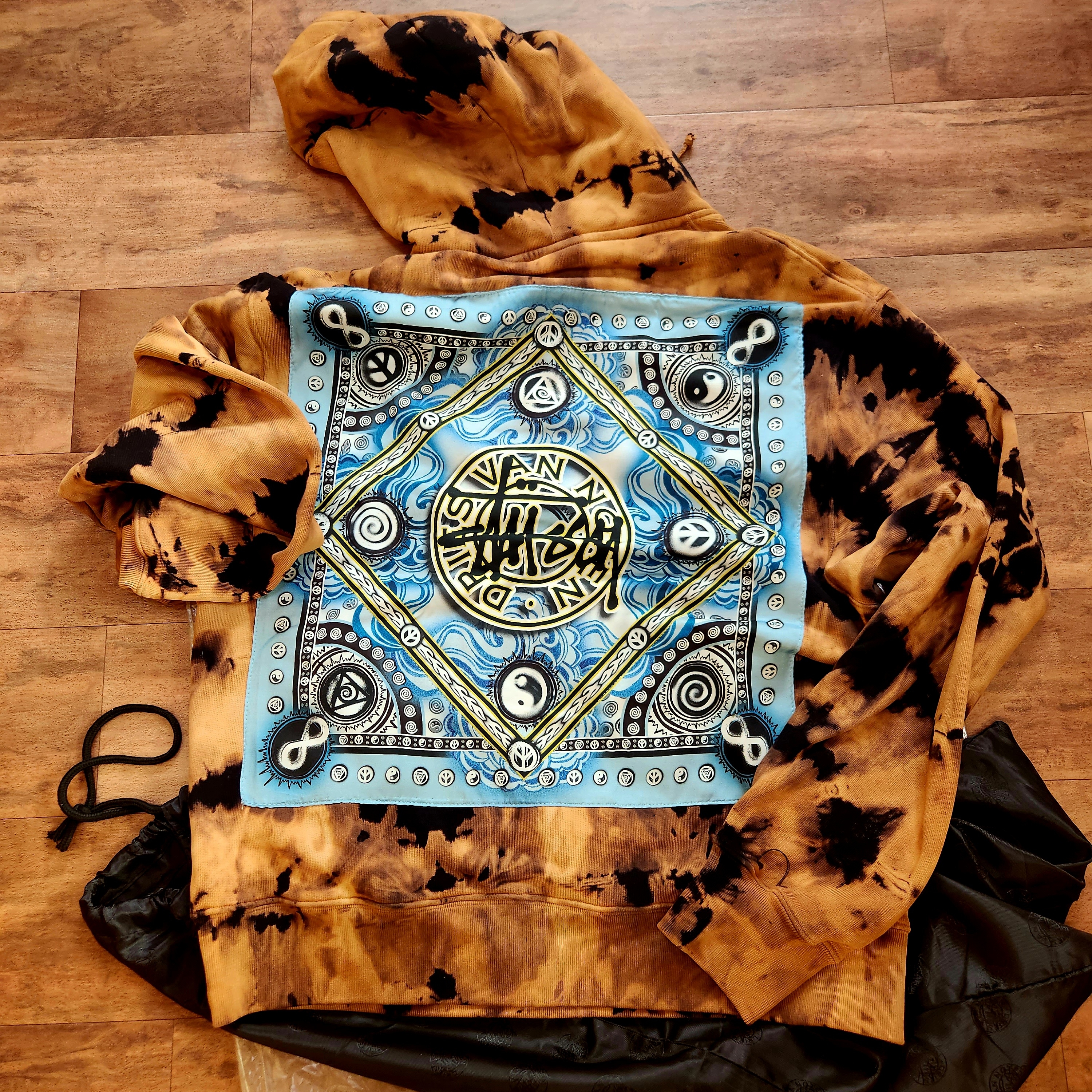 Stussy x Dries Van Noten Bandana Hoodie Camel 착용 스타일 - 1