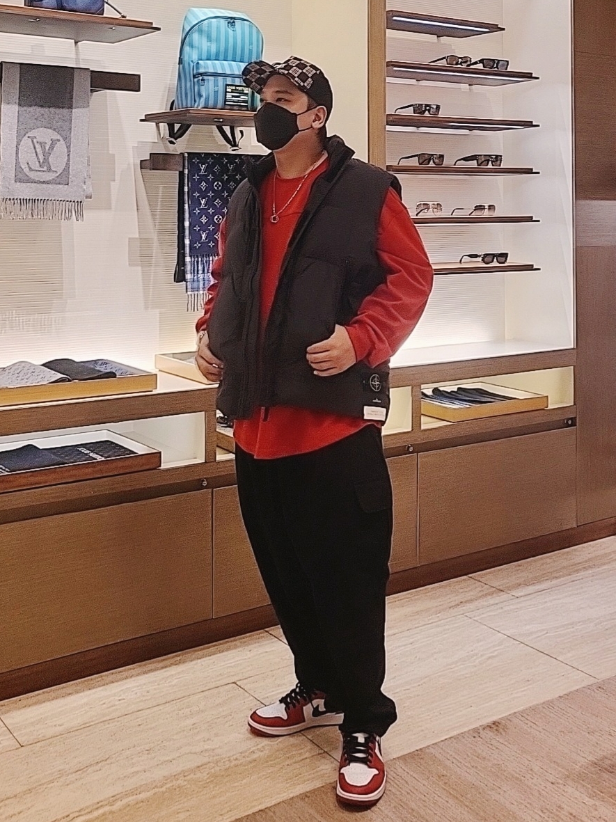 Jordan 1 Low Golf Chicago, Stone Island G0123 Garment Dyed Crinkle Reps Nylon Down Vest Black - 21FW 착용 스타일 - 2