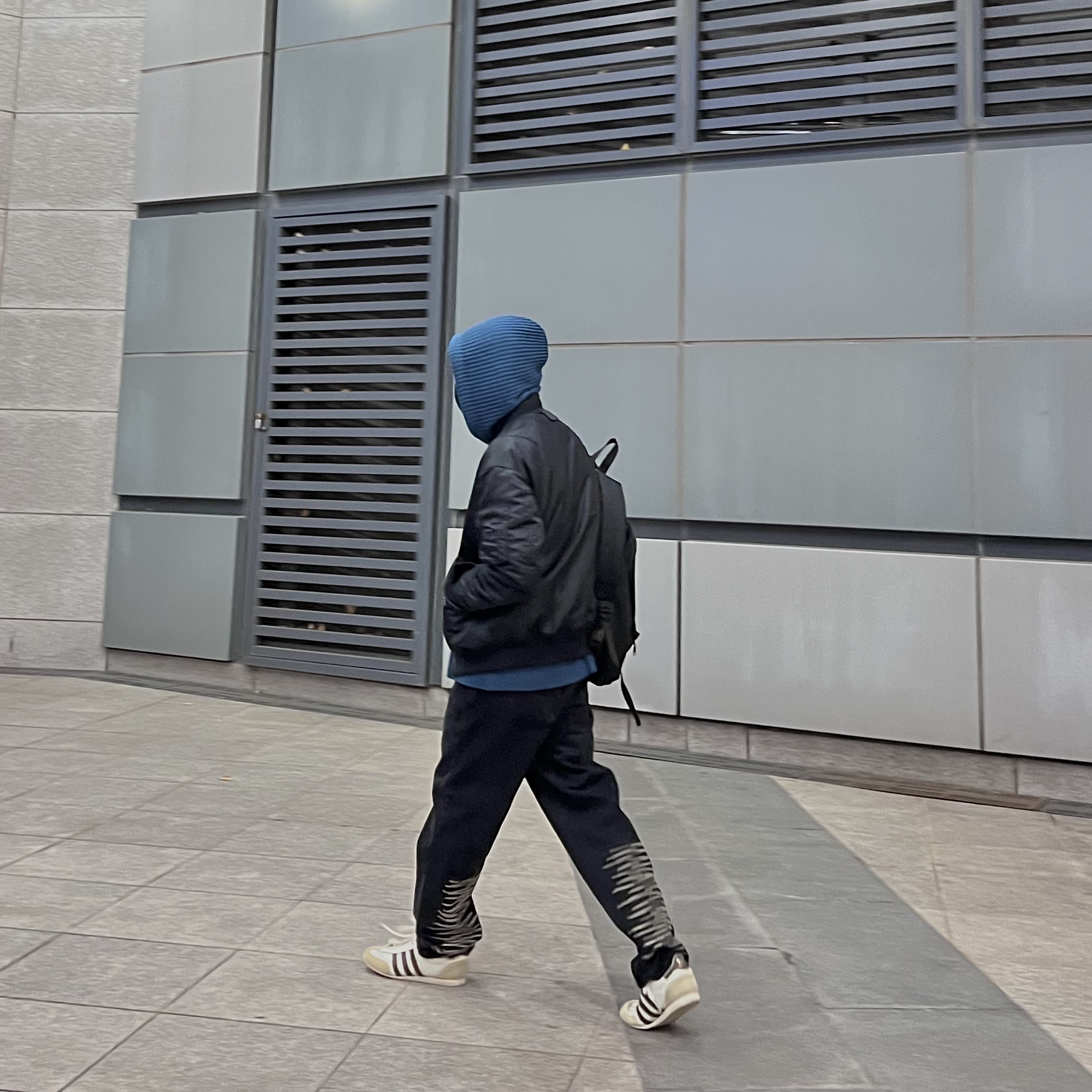 Adidas x Wales Bonner Japan Shoes Cream White, Homme Plisse Issey Miyake Surface Hoodie Blue 착용 스타일 - 1