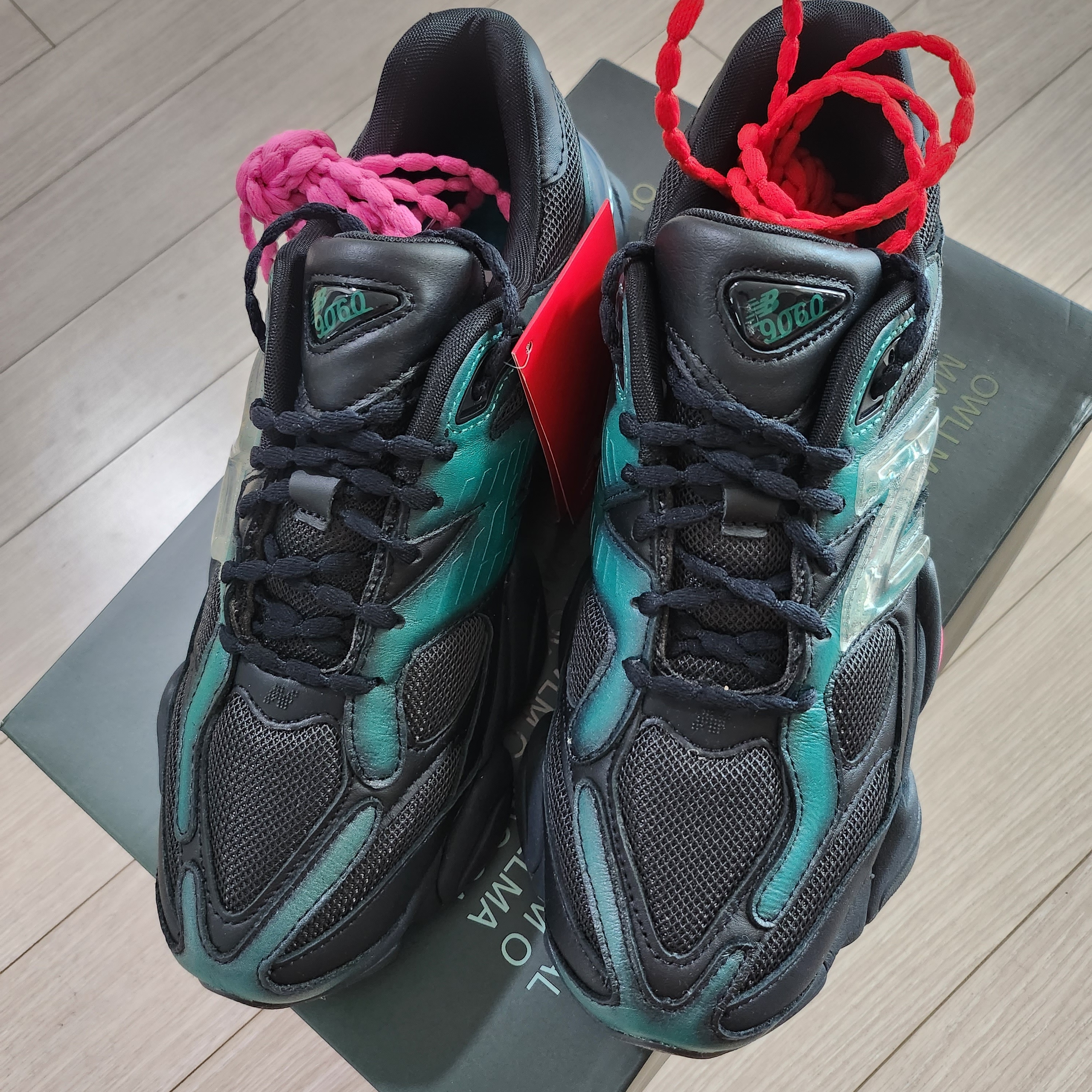New Balance x Mowalola 9060 Burglarwear Teal 착용 스타일 - 2