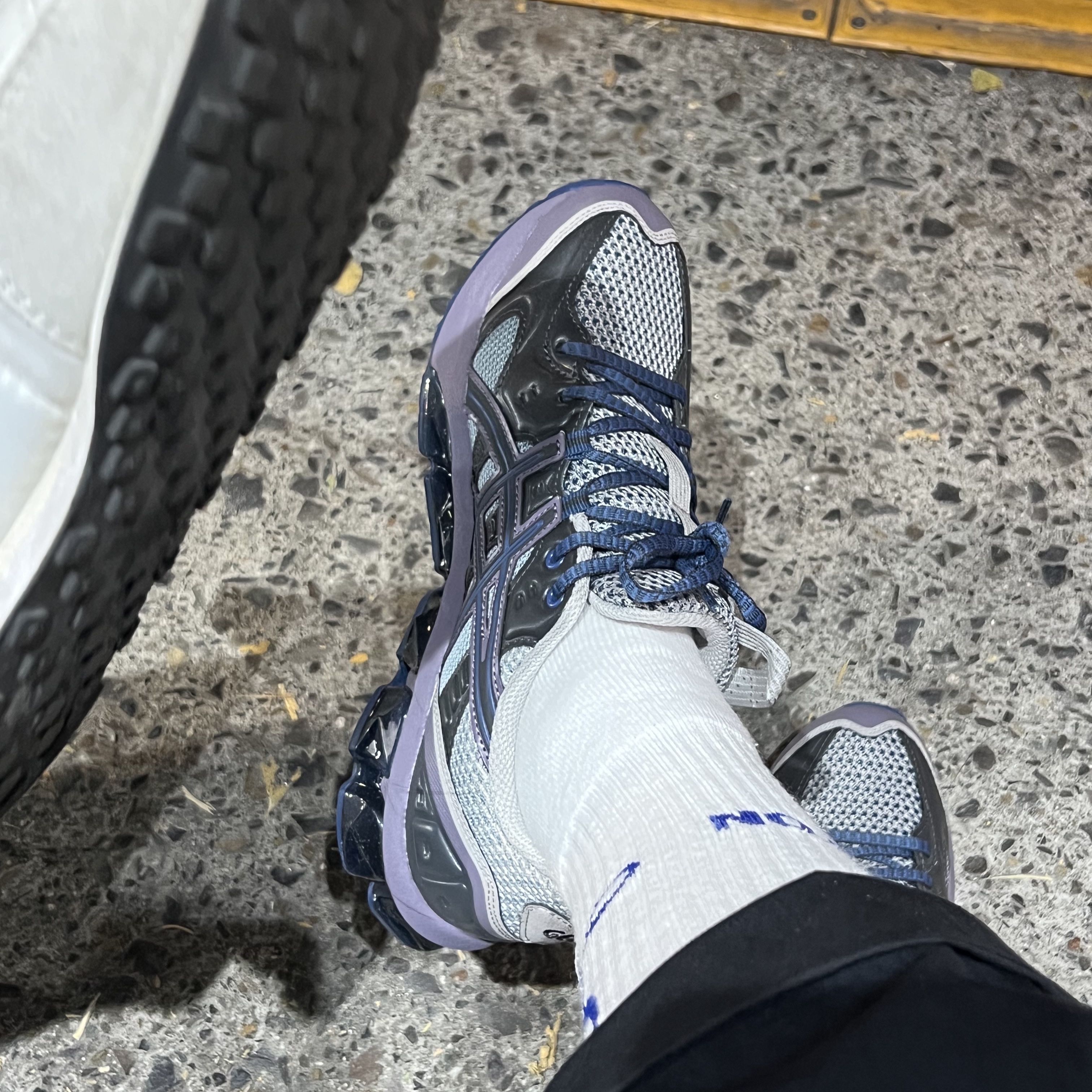 Asics US3-S Gel-Quantum 360 VII Kiso Oyster Grey 착용 스타일