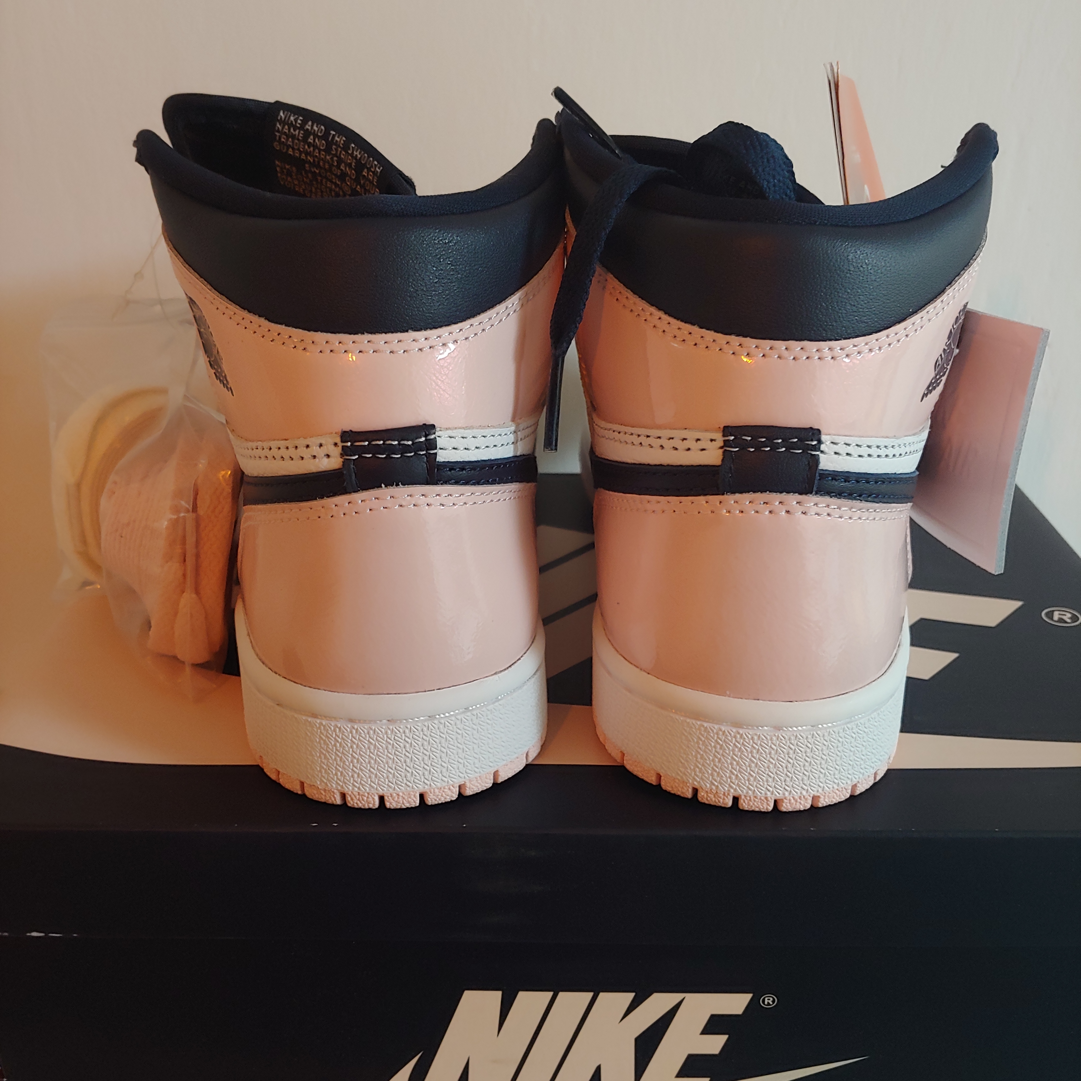 (W) Jordan 1 Retro High OG Atmosphere 착용 스타일 - 4