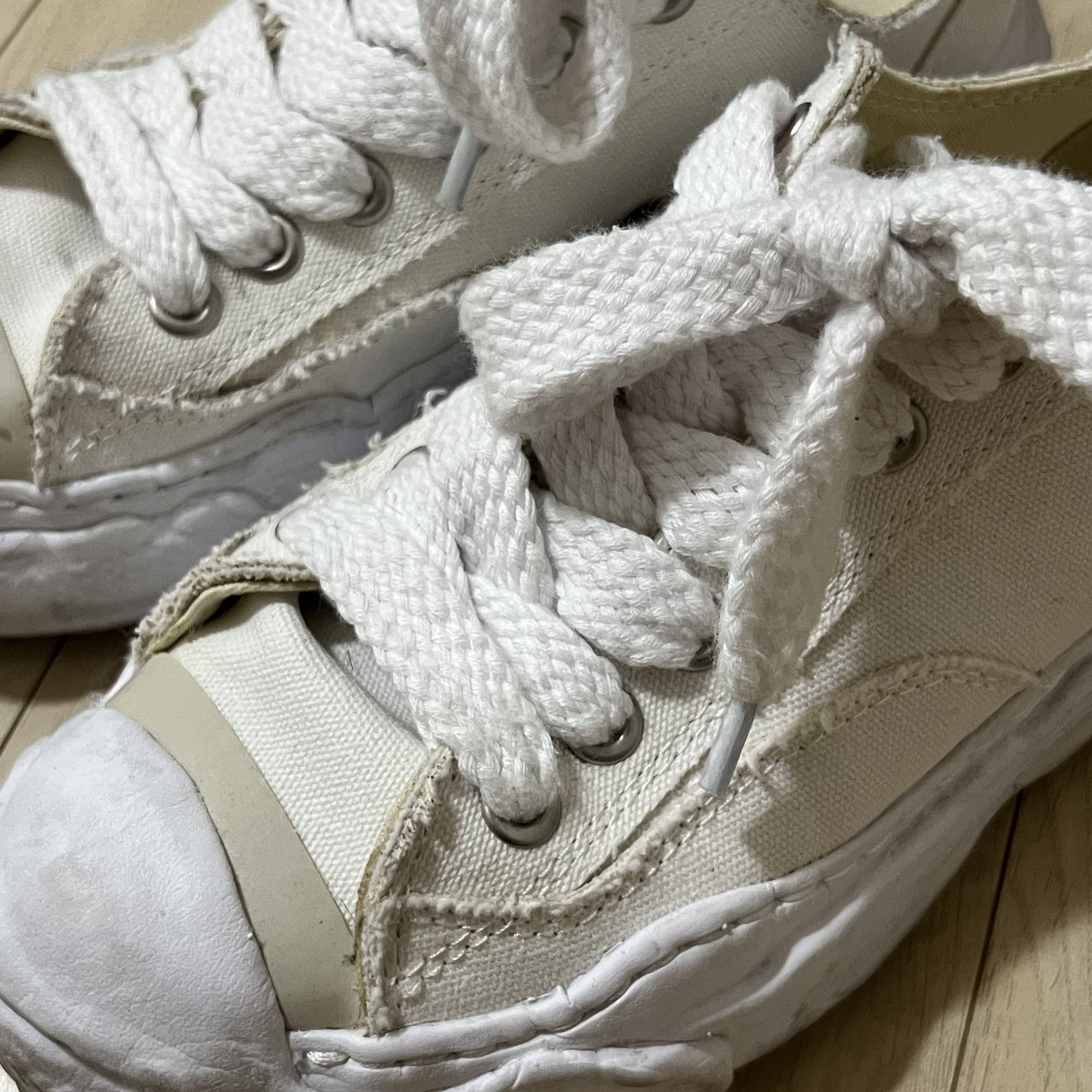 Maison Mihara Yasuhiro Hank OG Sole Canvas Low-top Sneakers White 착용 스타일