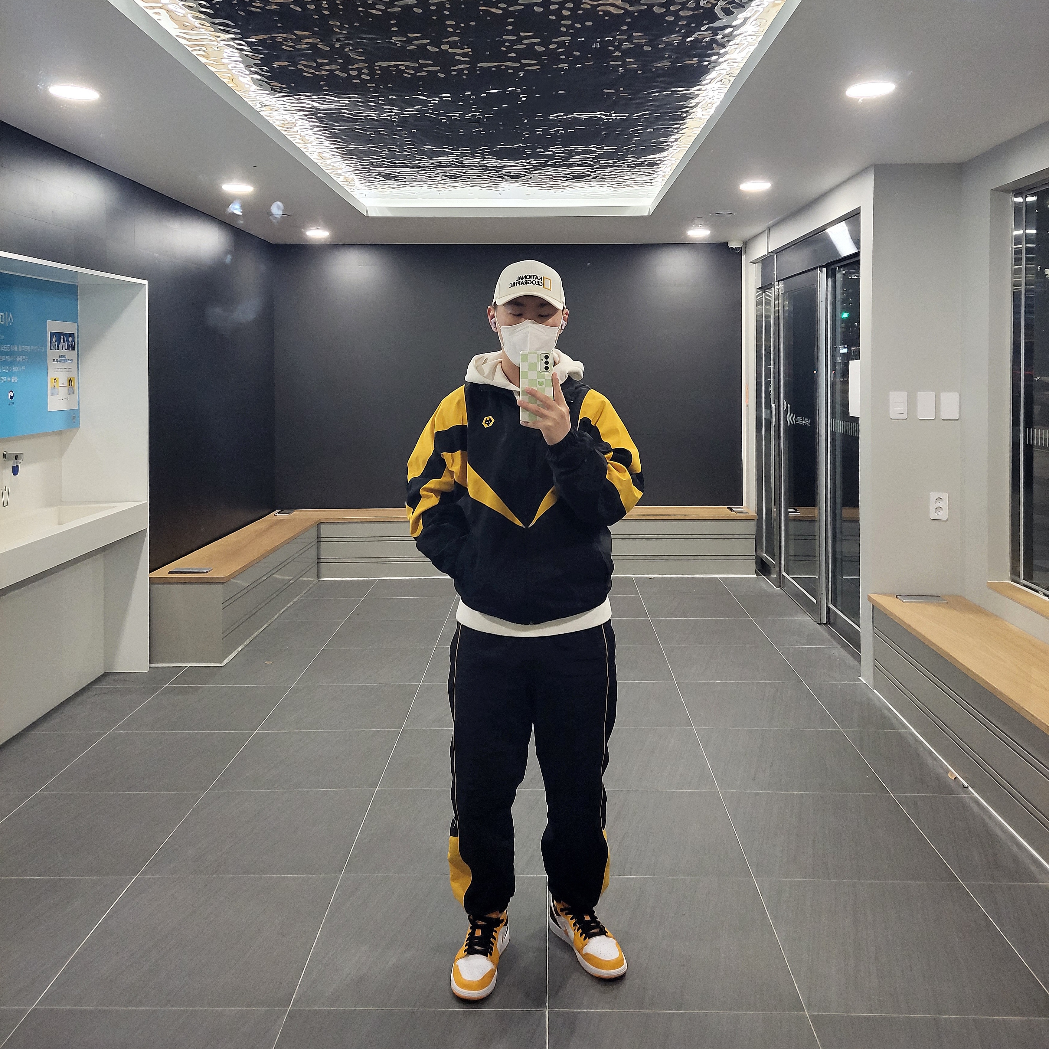 Jordan 1 Low Taxi 착용 스타일 - 3