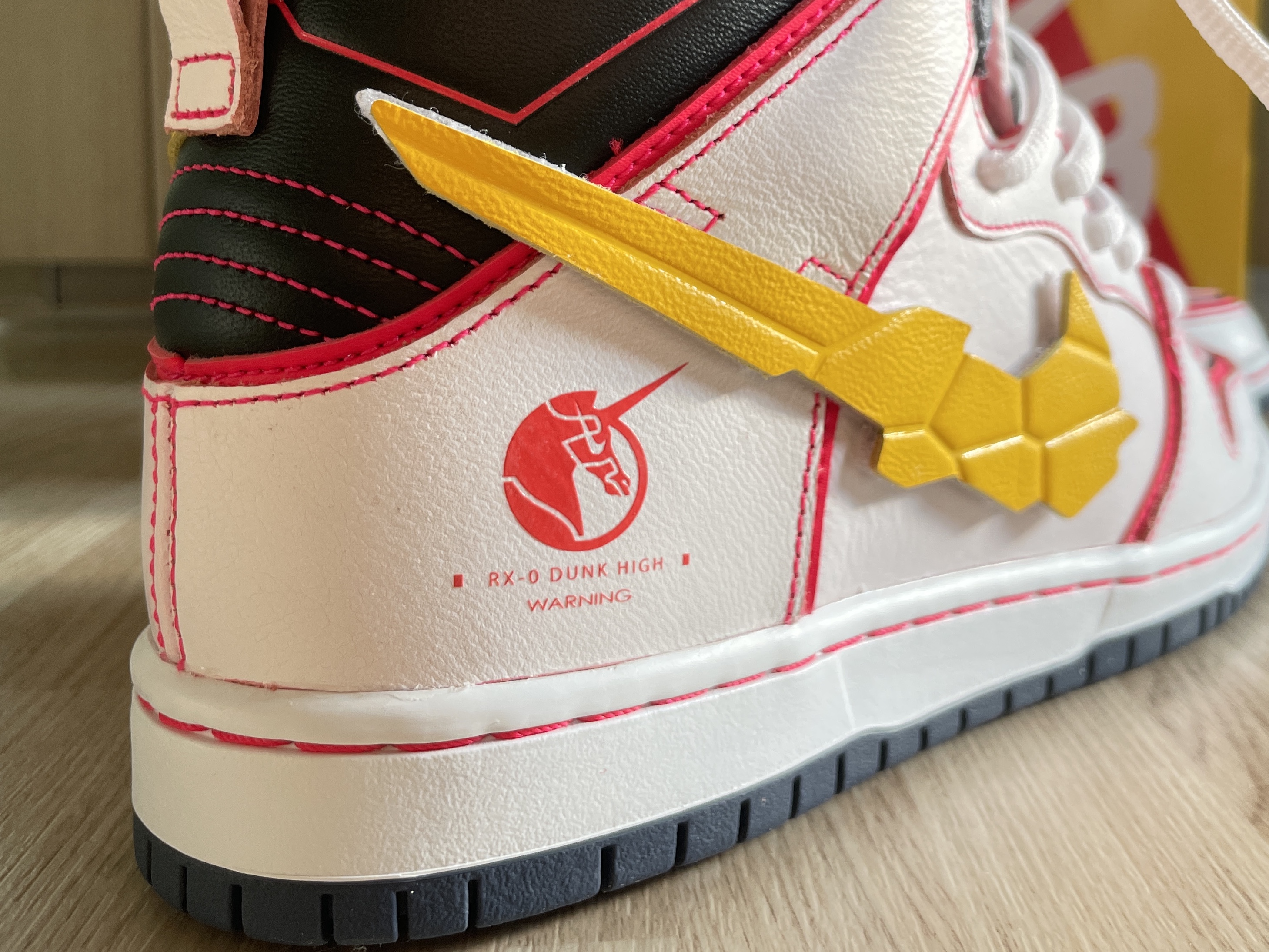 Nike x Gundam SB Dunk High Pro QS Unicorn RX-0 착용 스타일 - 3