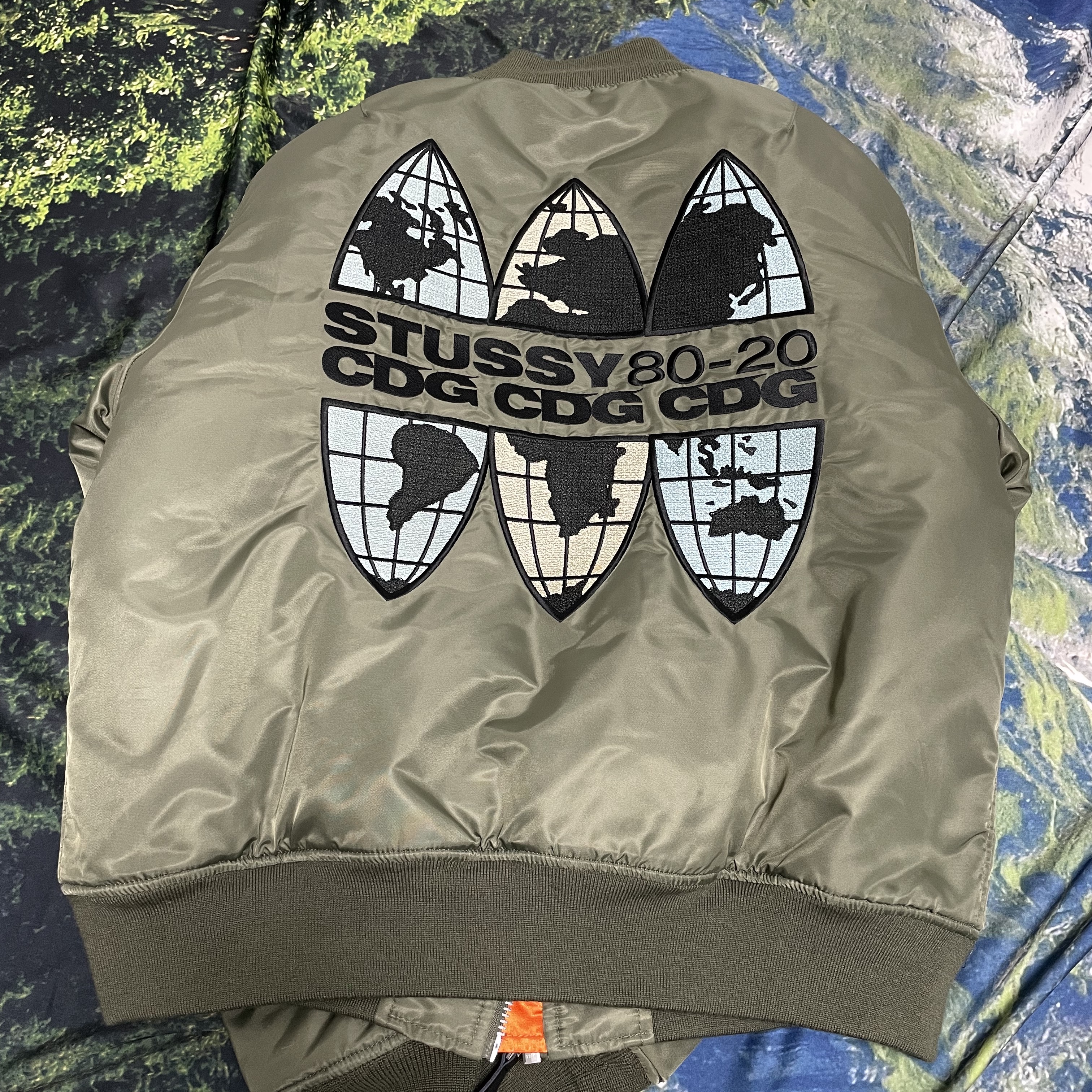 Stussy x CDG MA-1 Jacket Olive 착용 스타일 - 3