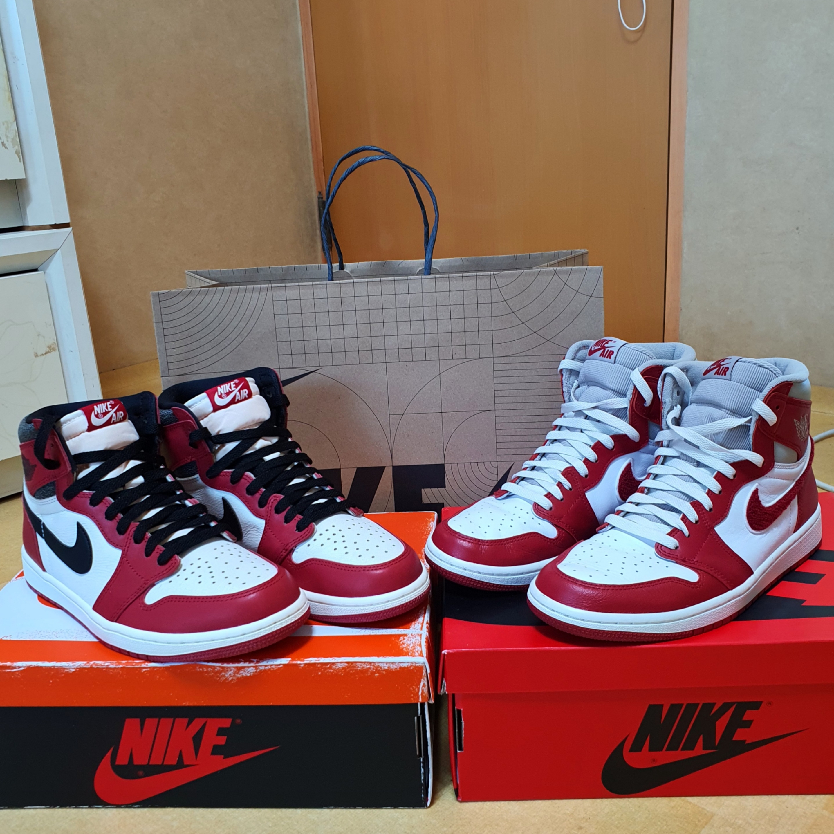 Jordan 1 Retro High OG Chicago 2022, (W) Jordan 1 Retro High OG Varsity Red 착용 스타일