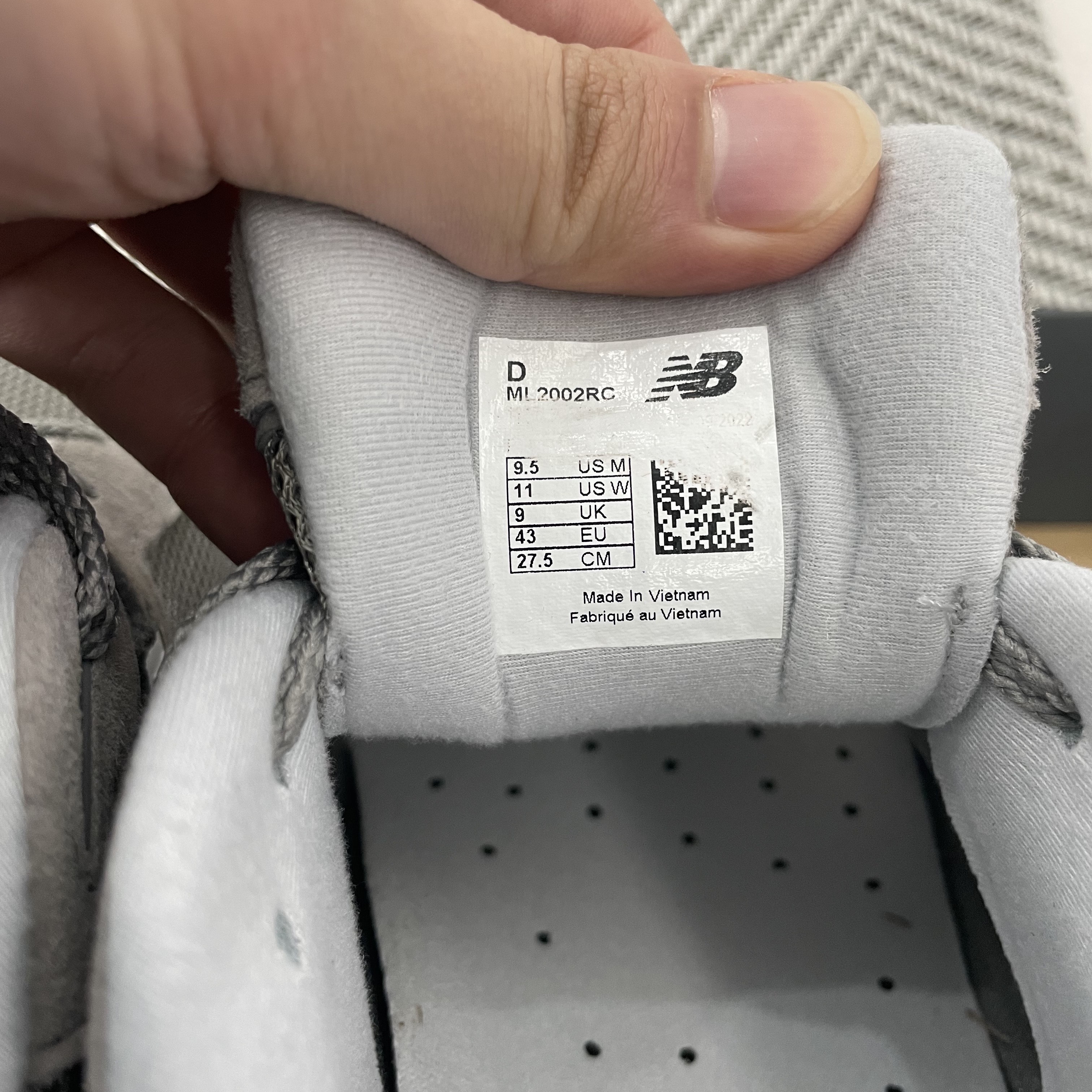 New Balance 2002R Grey 착용 스타일 - 2