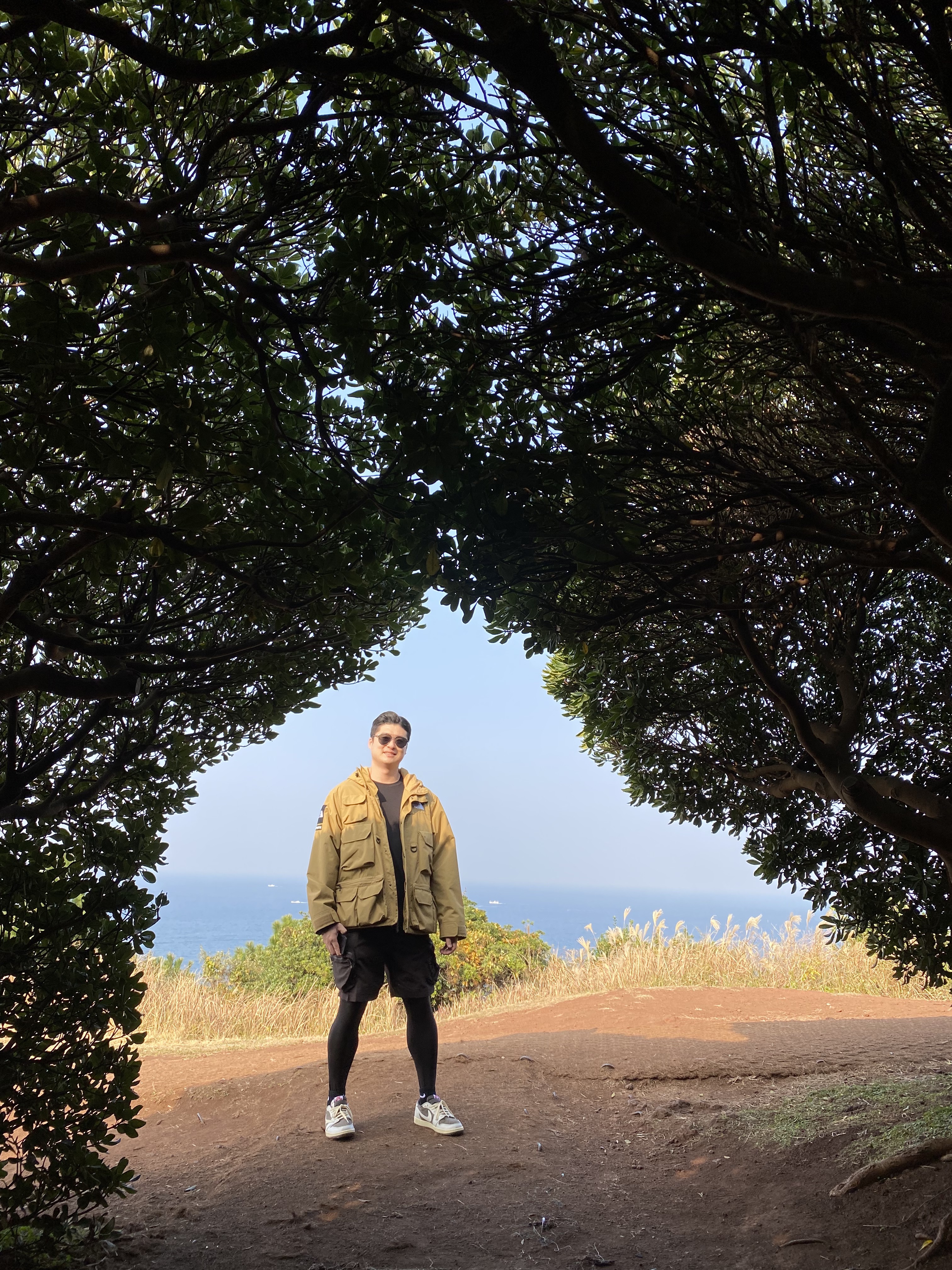 Supreme x The North Face Cargo Jacket Gold - 20SS, Nike ACG Cargo Shorts Black - Asia 착용 스타일 - 1