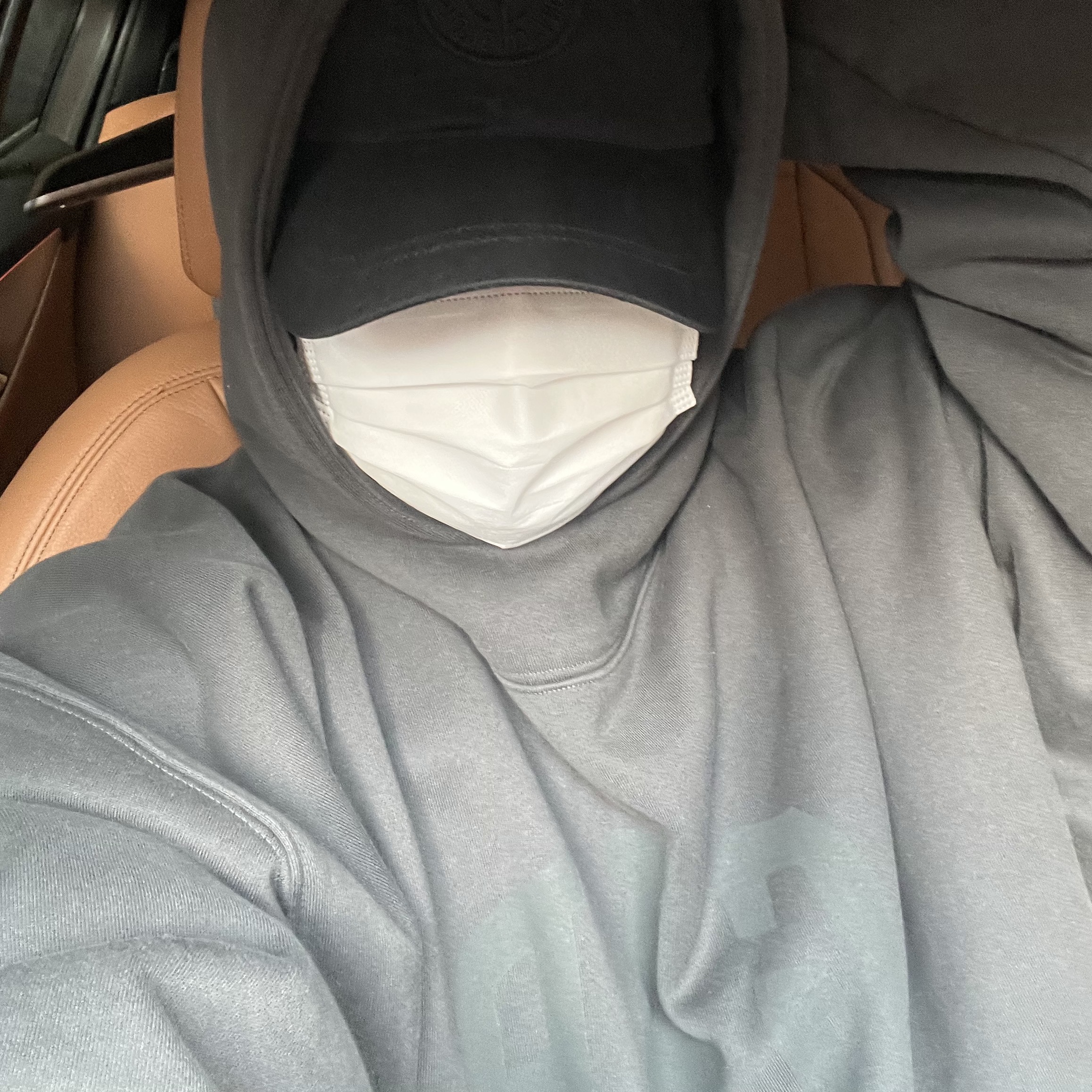 Yeezy Gap Engineered By Balenciaga Dove Hoodie Black 착용 스타일