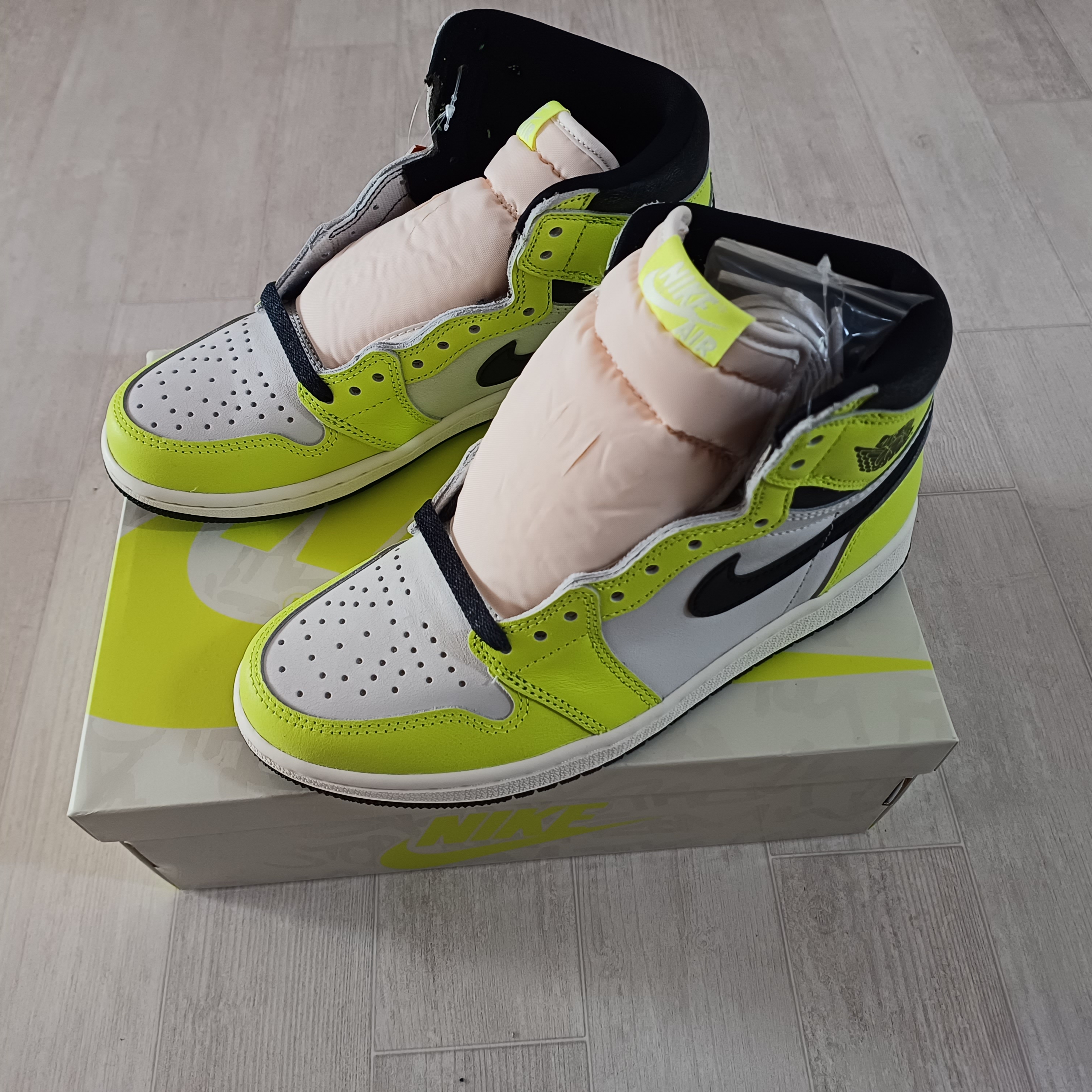 Jordan 1 Retro High OG Volt 착용 스타일 - 2