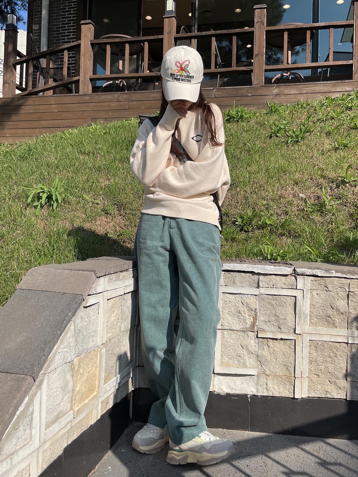Typing Mistake 22 After Summer Embroidery Ball Cap Beige - 22FW 착용 스타일 - 2