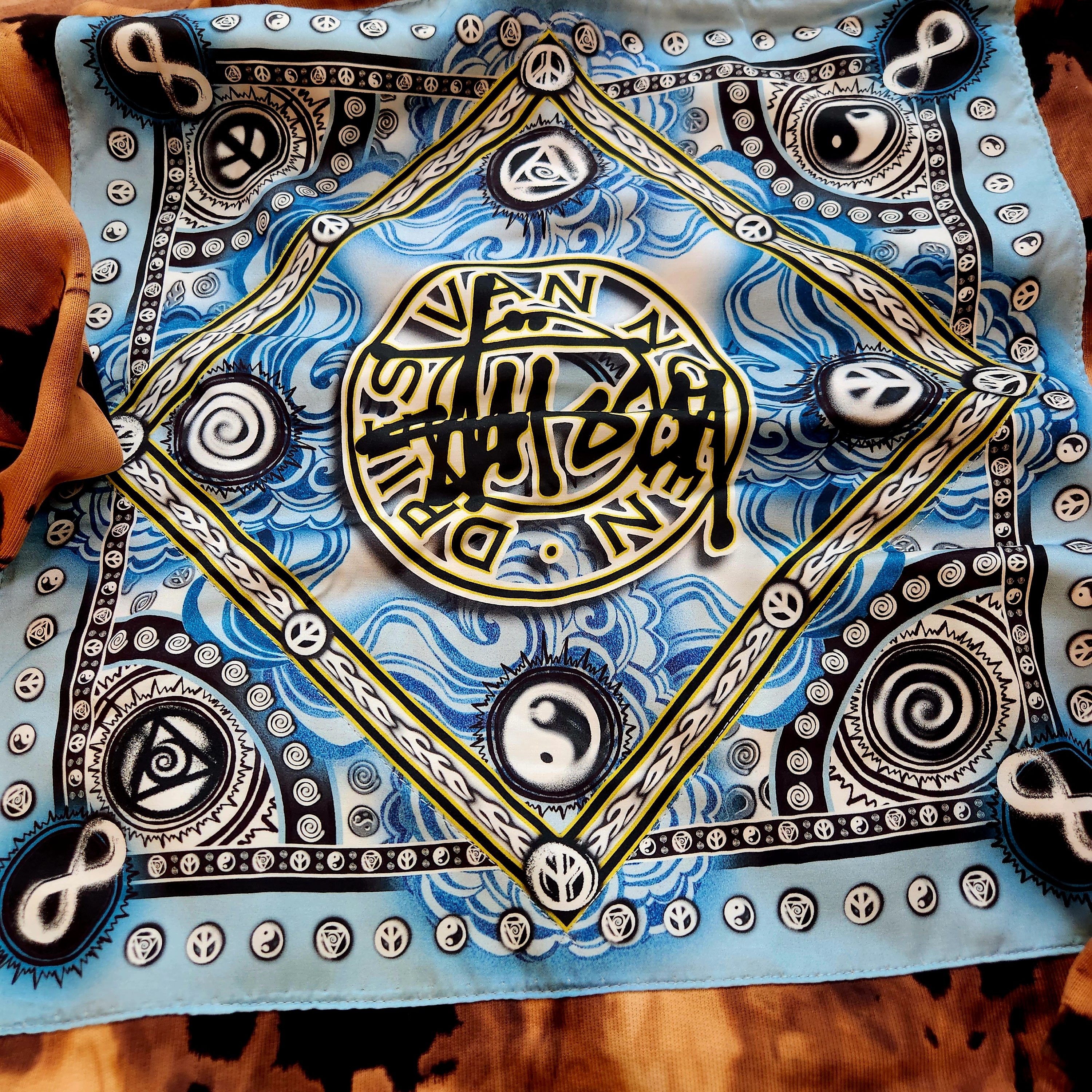Stussy x Dries Van Noten Bandana Hoodie Camel 착용 스타일 - 3