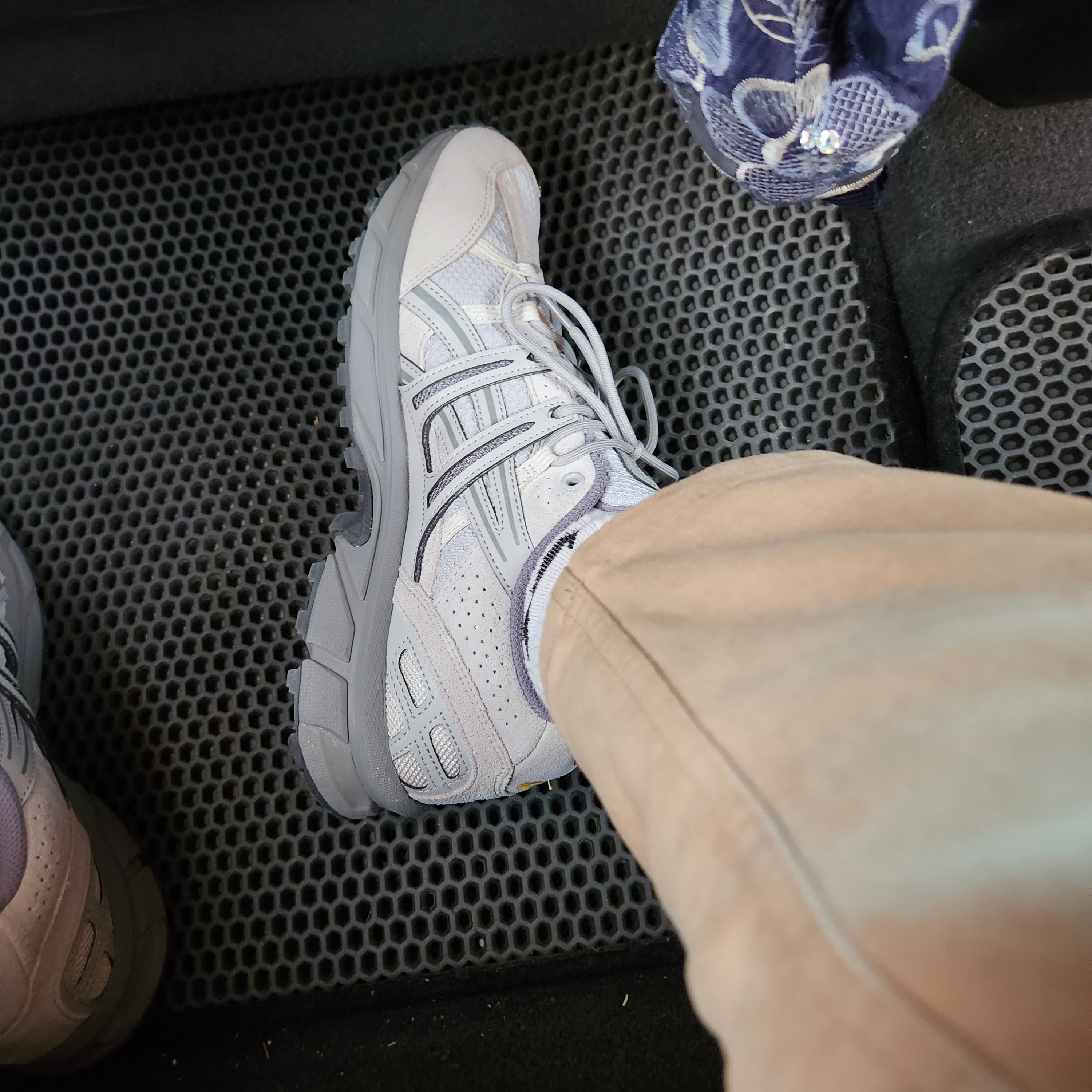 Asics Gel-Sonoma 15-50 Oyster Grey 착용 스타일