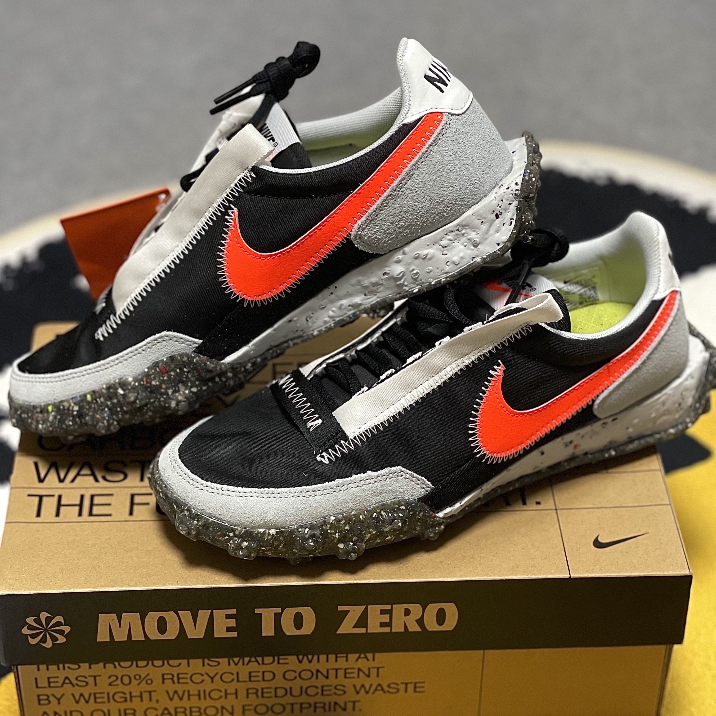 (W) Nike Waffle Racer Crater White Hyper Crimson 착용 스타일 - 1