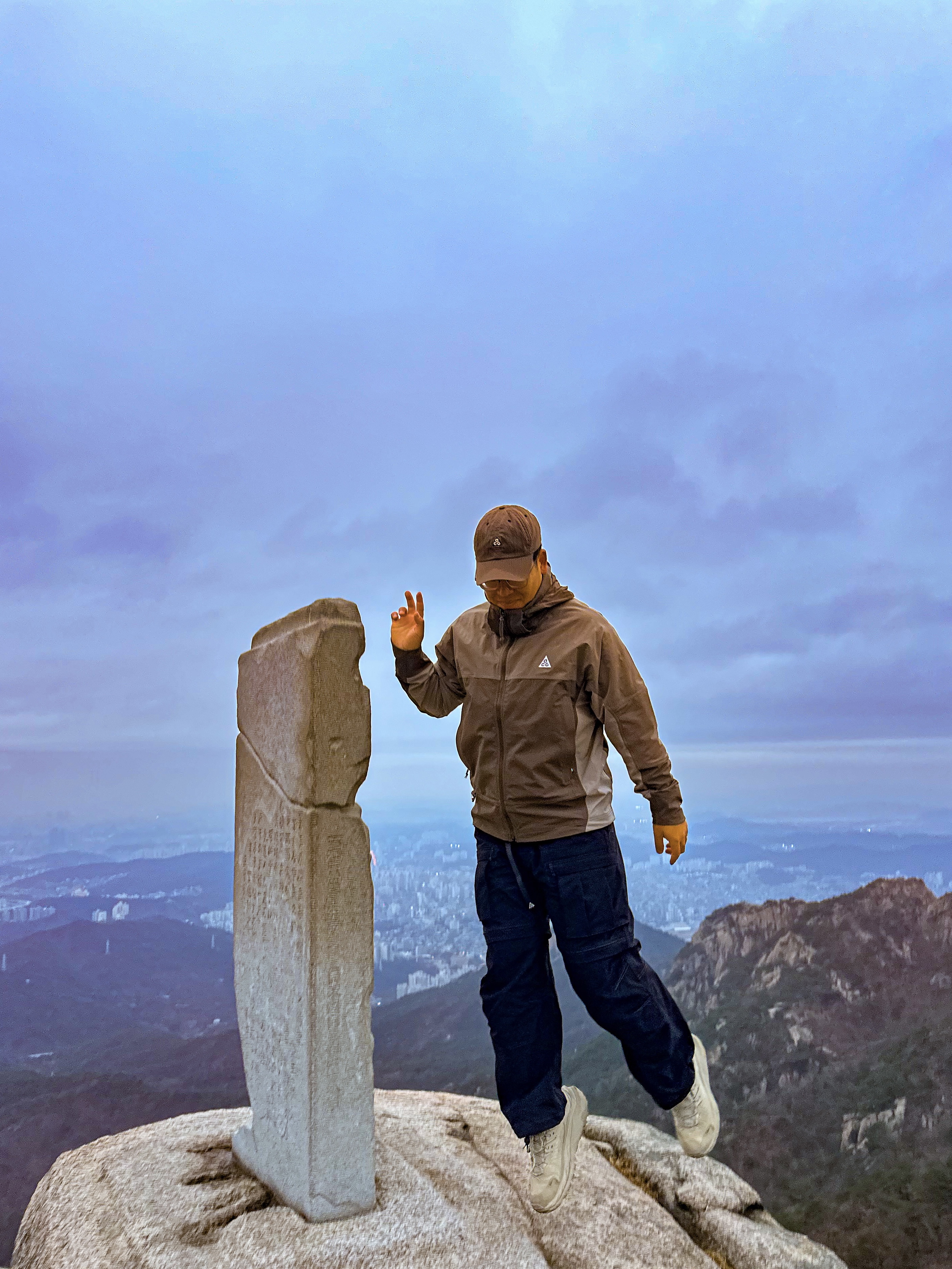 Nike ACG Sun Farer Jacket Ironstone - Asia, Nike ACG Smith Summit Cargo Pants Black Summit White - Asia 착용 스타일