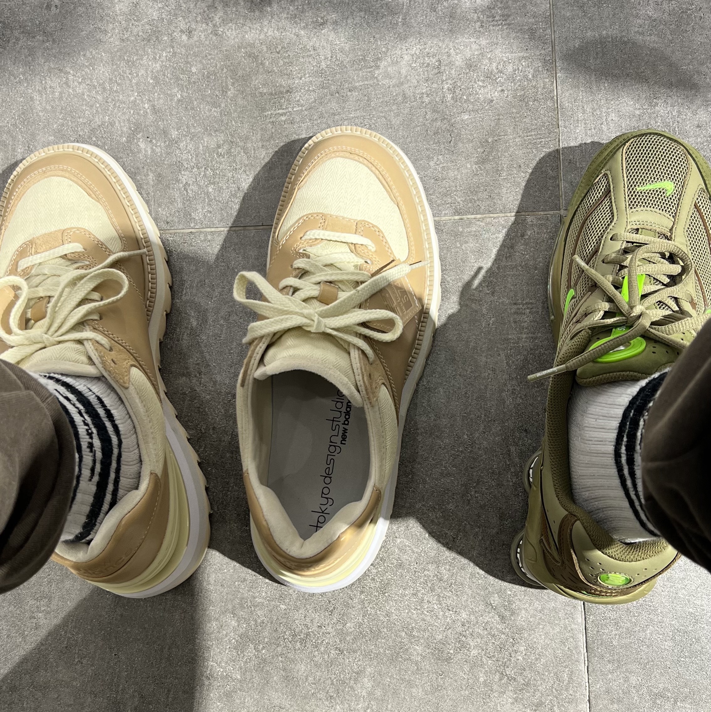 New Balance x Tokyo Design Studio 574 Vachetta Tan, Nike x Supreme Shox Ride 2 SP Neutral Olive 착용 스타일