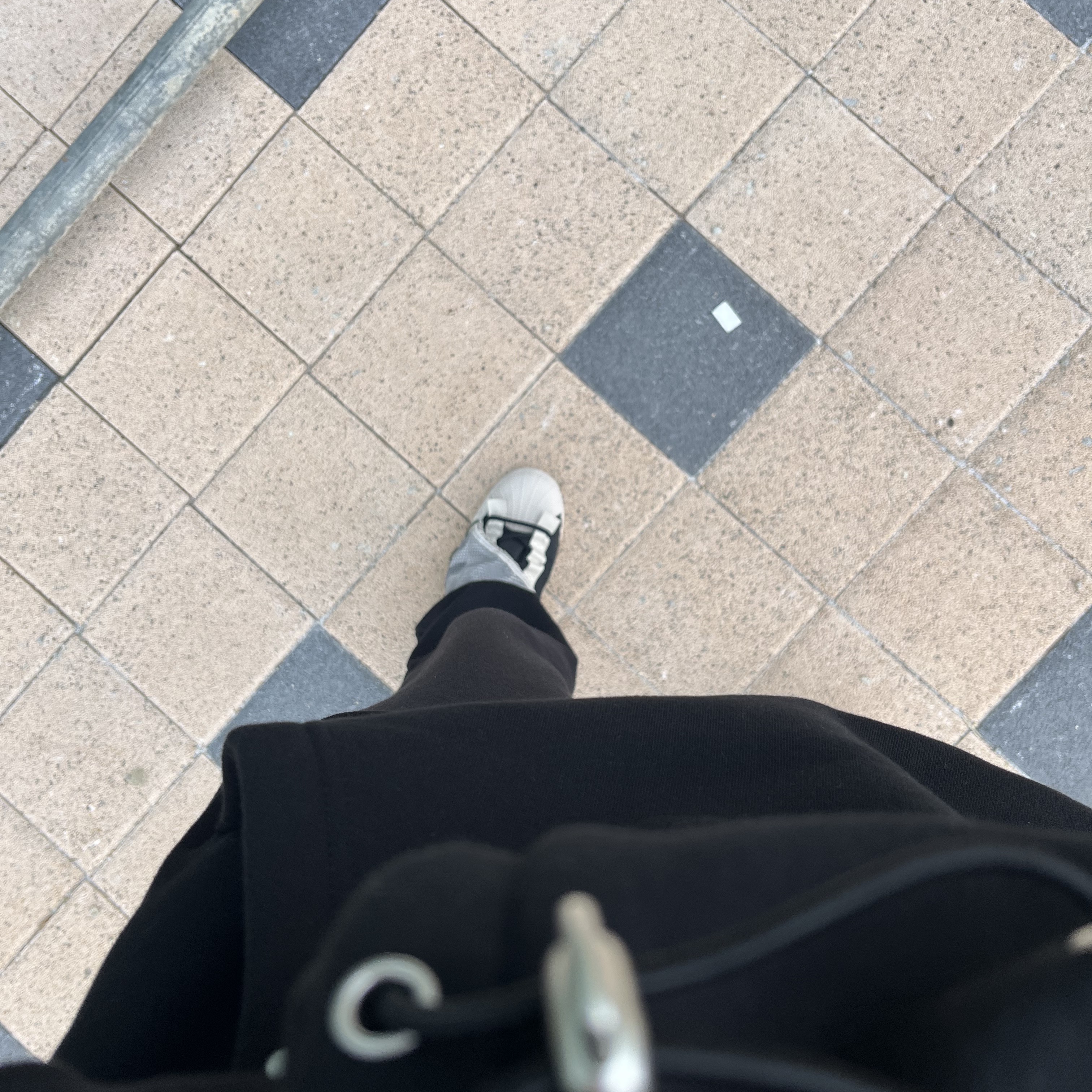 Adidas Superstar Bliss Core Black 착용 스타일 - 1