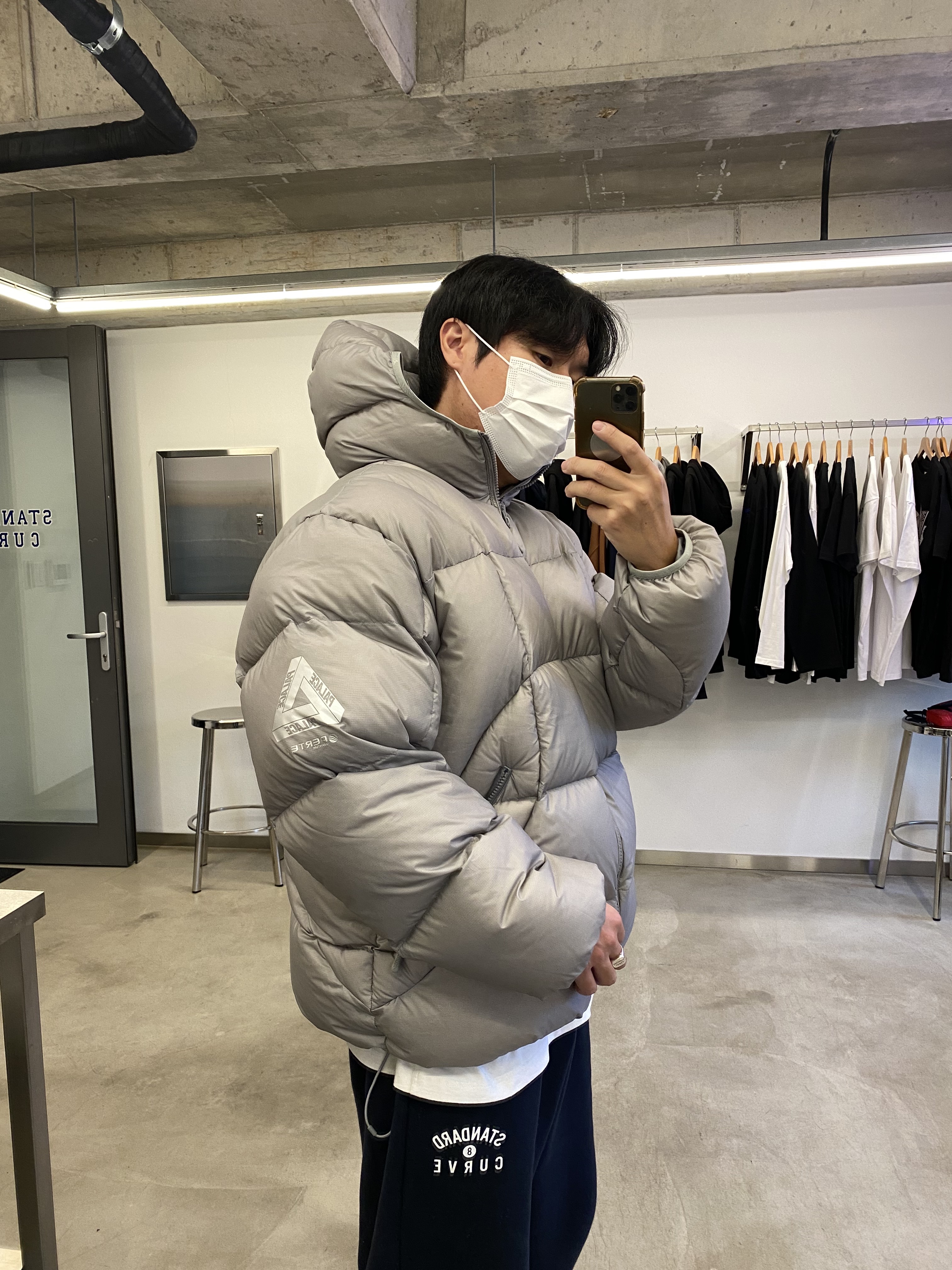 Palace Pertex Frost Balaclava Puffa Grey - 22FW, Nike x Ambush Dunk High Black 착용 스타일 - 5