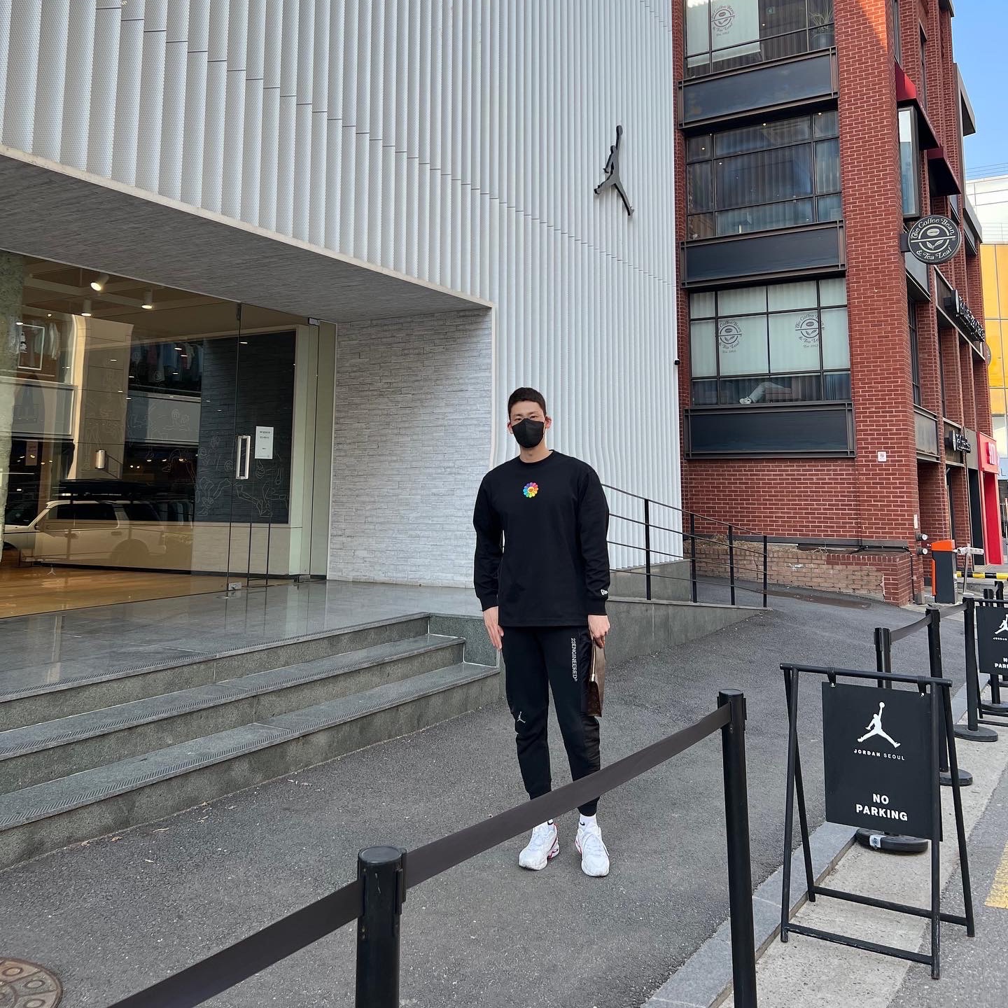 New Era x Murakami Takashi Flower Long Sleeve T-Shirt Black, New Era x Murakami Takashi Ohana A-Frame Mesh Cap Black 착용 스타일 - 1