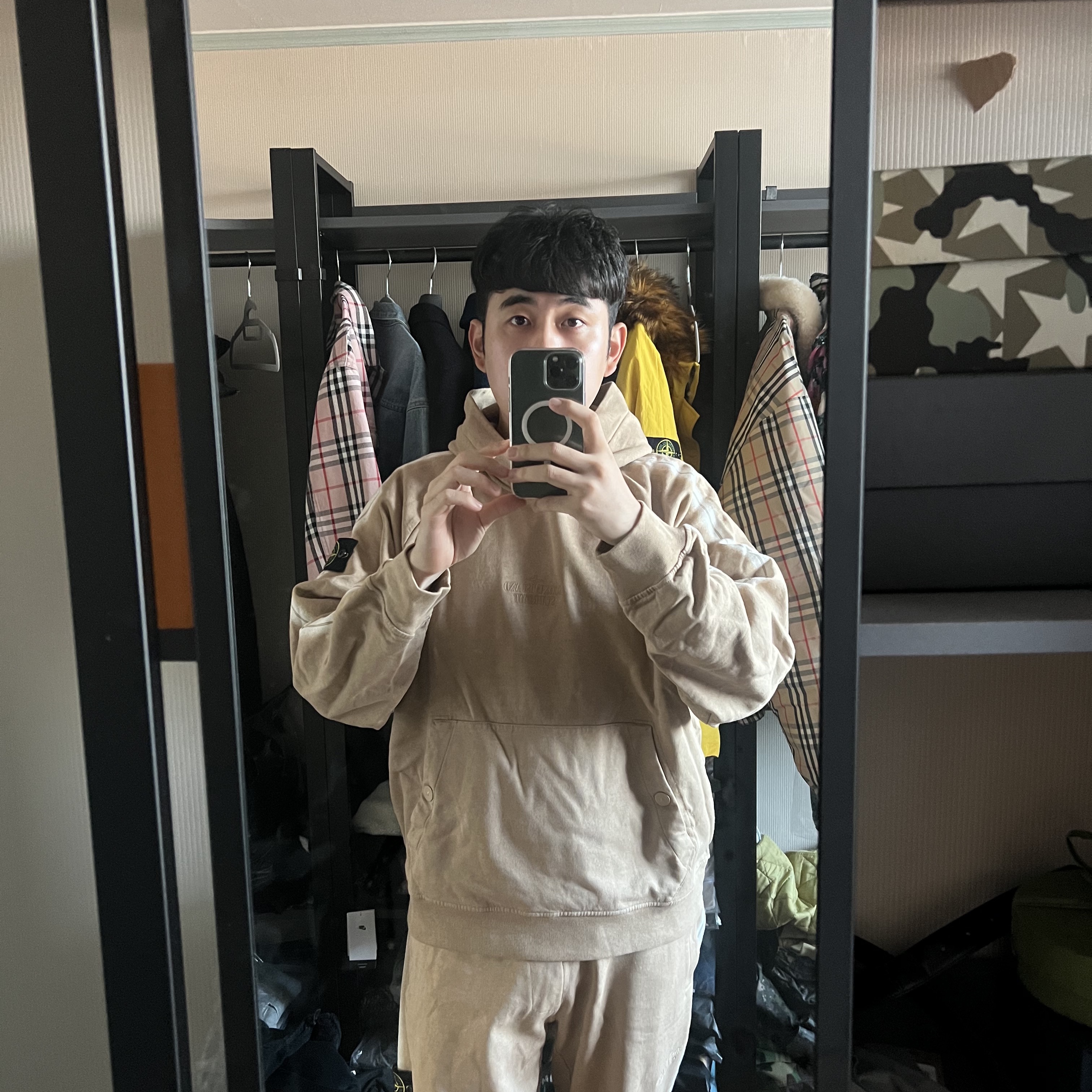 Supreme x Stone Island Stripe Hooded Sweatshirt Tan - 22SS, Supreme x Stone Island Stripe Sweatpants Tan - 22SS 착용 스타일 - 1