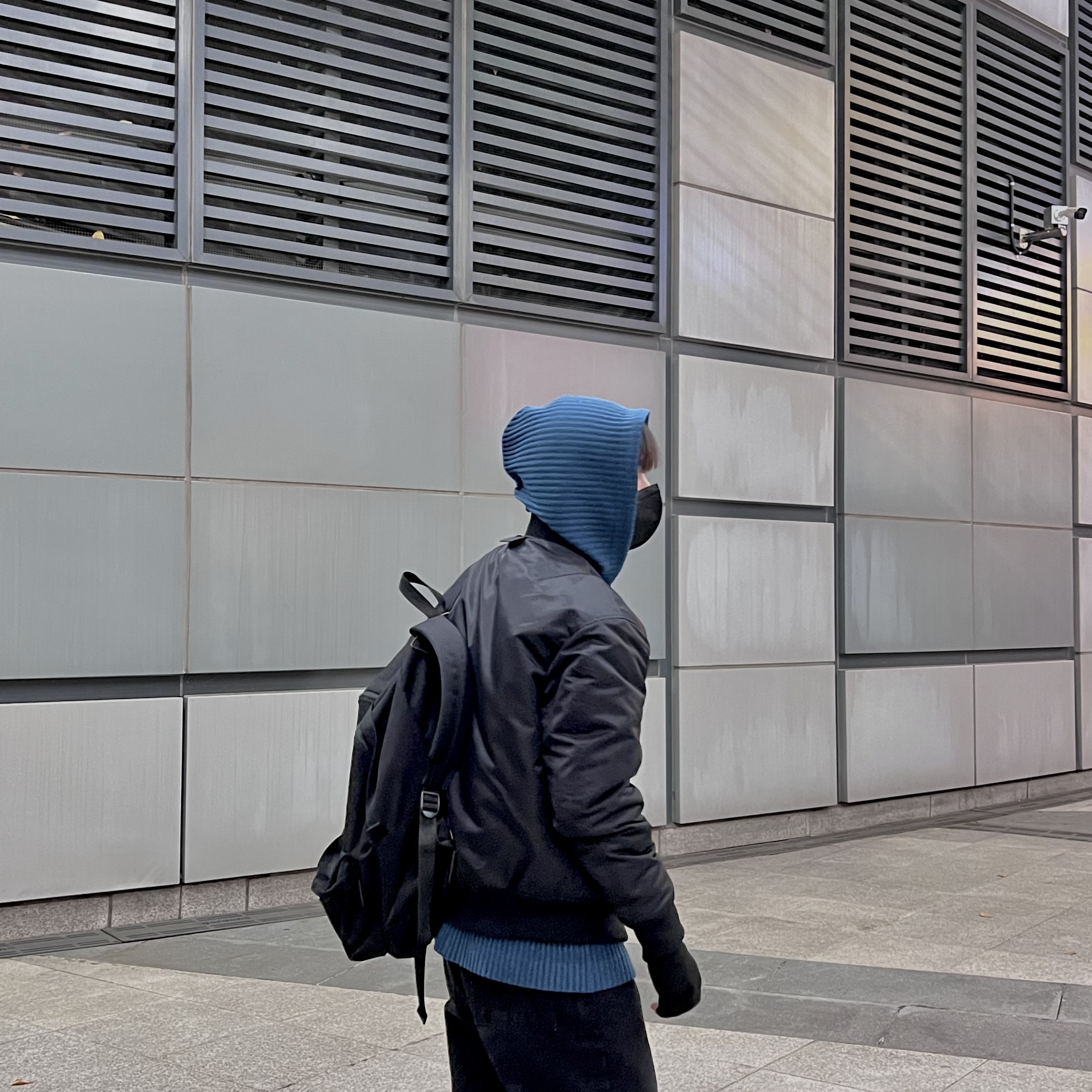Adidas x Wales Bonner Japan Shoes Cream White, Homme Plisse Issey Miyake Surface Hoodie Blue 착용 스타일 - 2