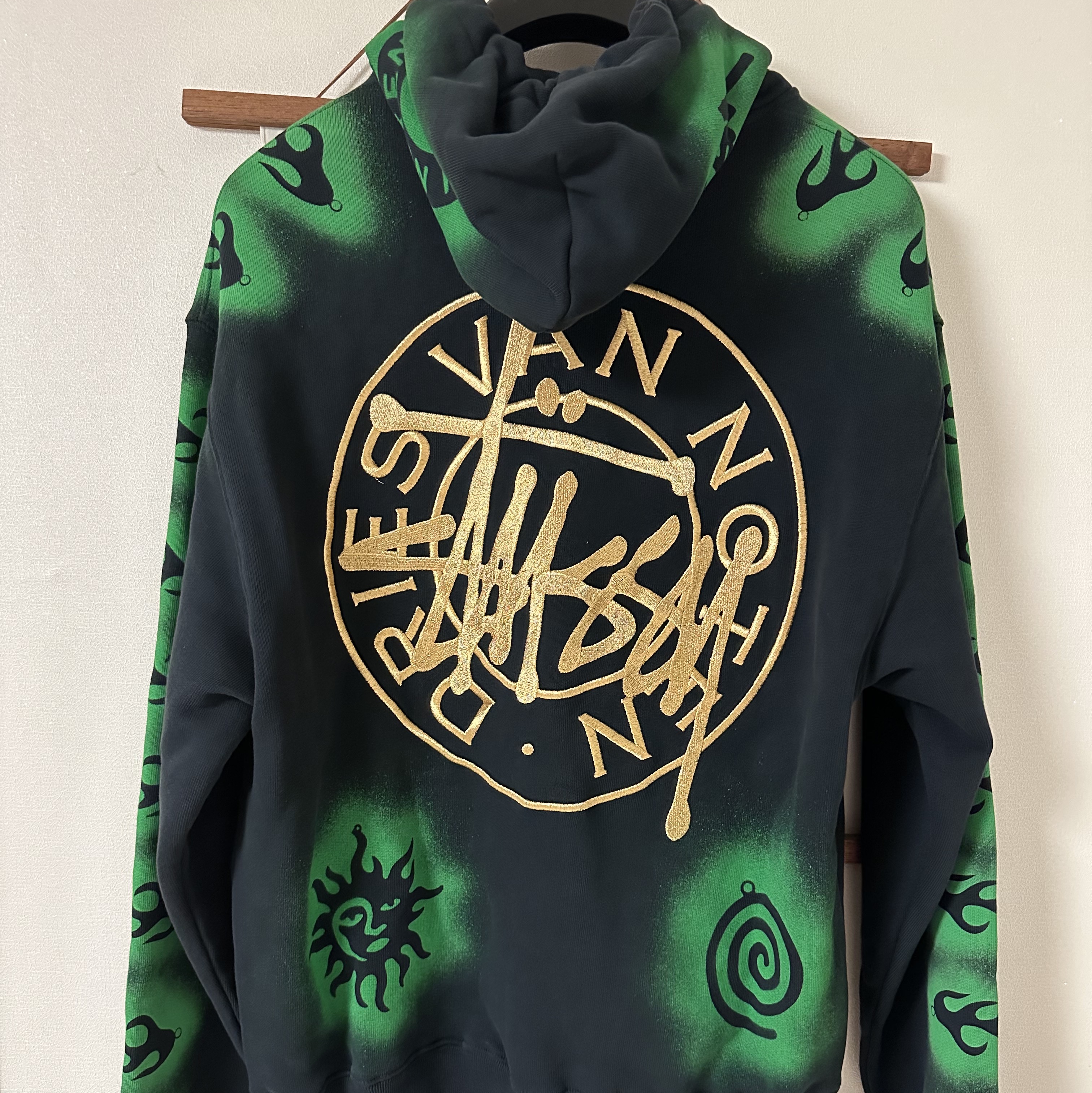 Stussy x Dries Van Noten Embroidered Hoodie Black 착용 스타일 - 3