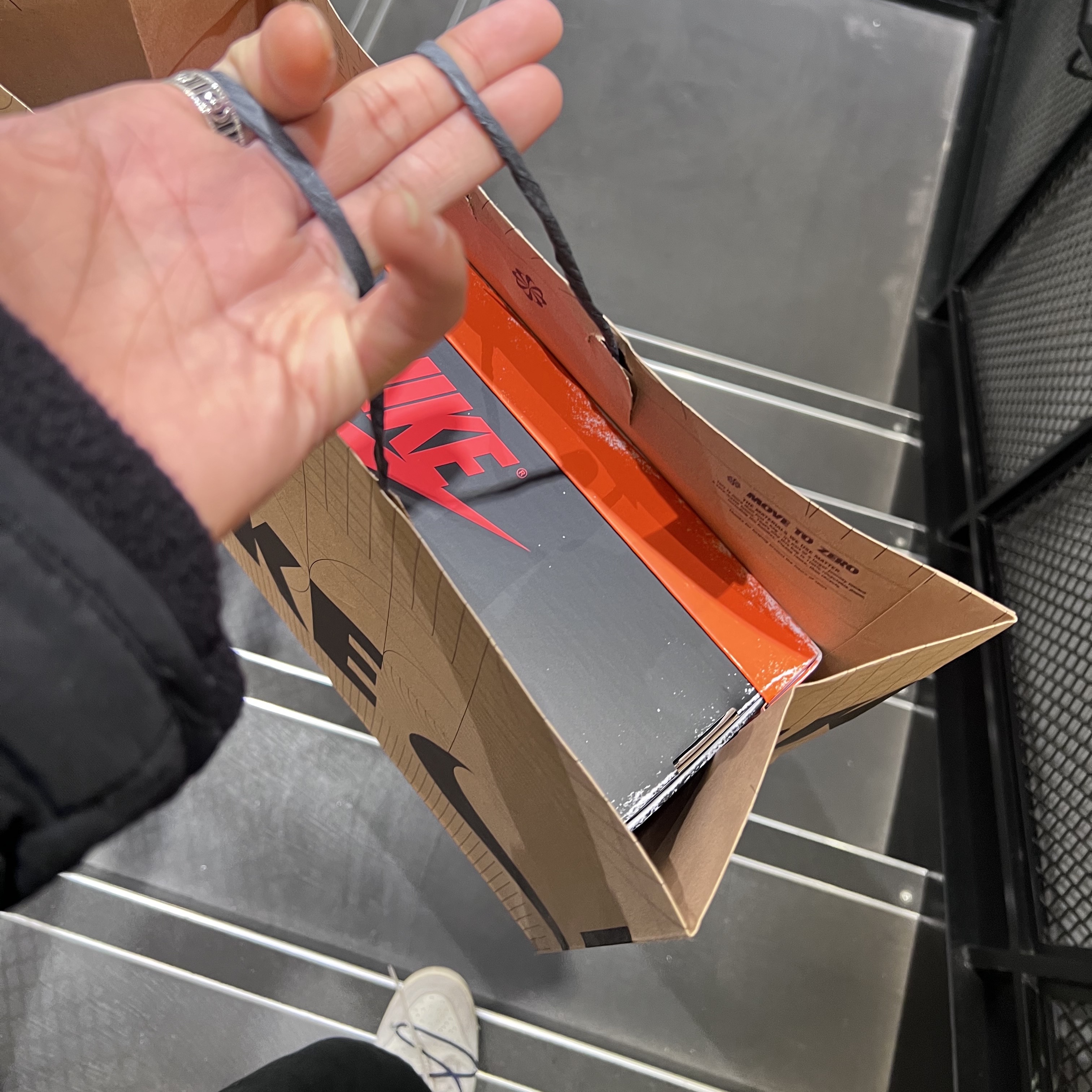 Jordan 1 Retro High OG Chicago 2022, Nike x Off-White Dunk Low The 50 - Lot 18 착용 스타일 - 4