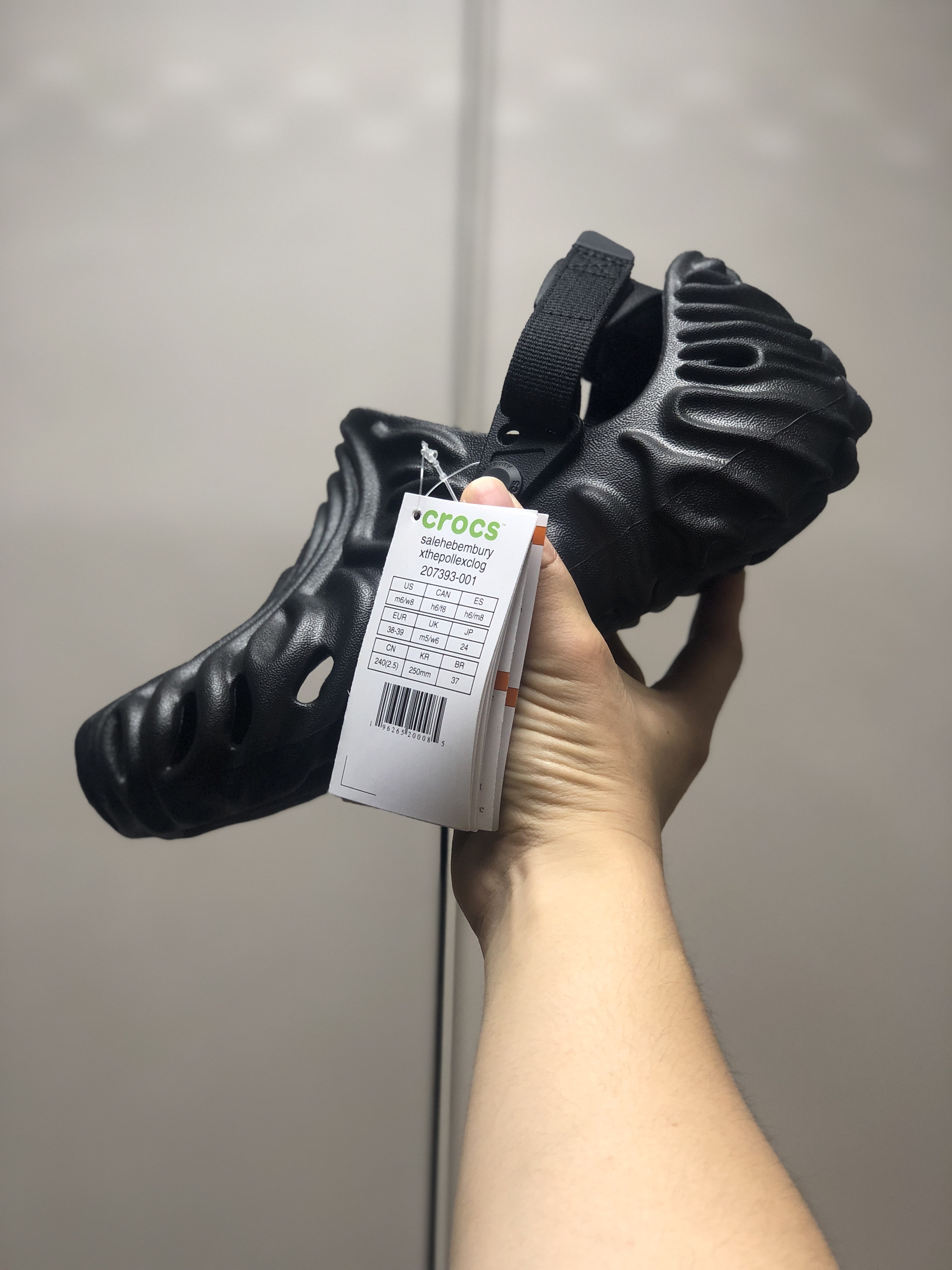Crocs x Salehe Bembury Pollex Clog Sasquatch 착용 스타일