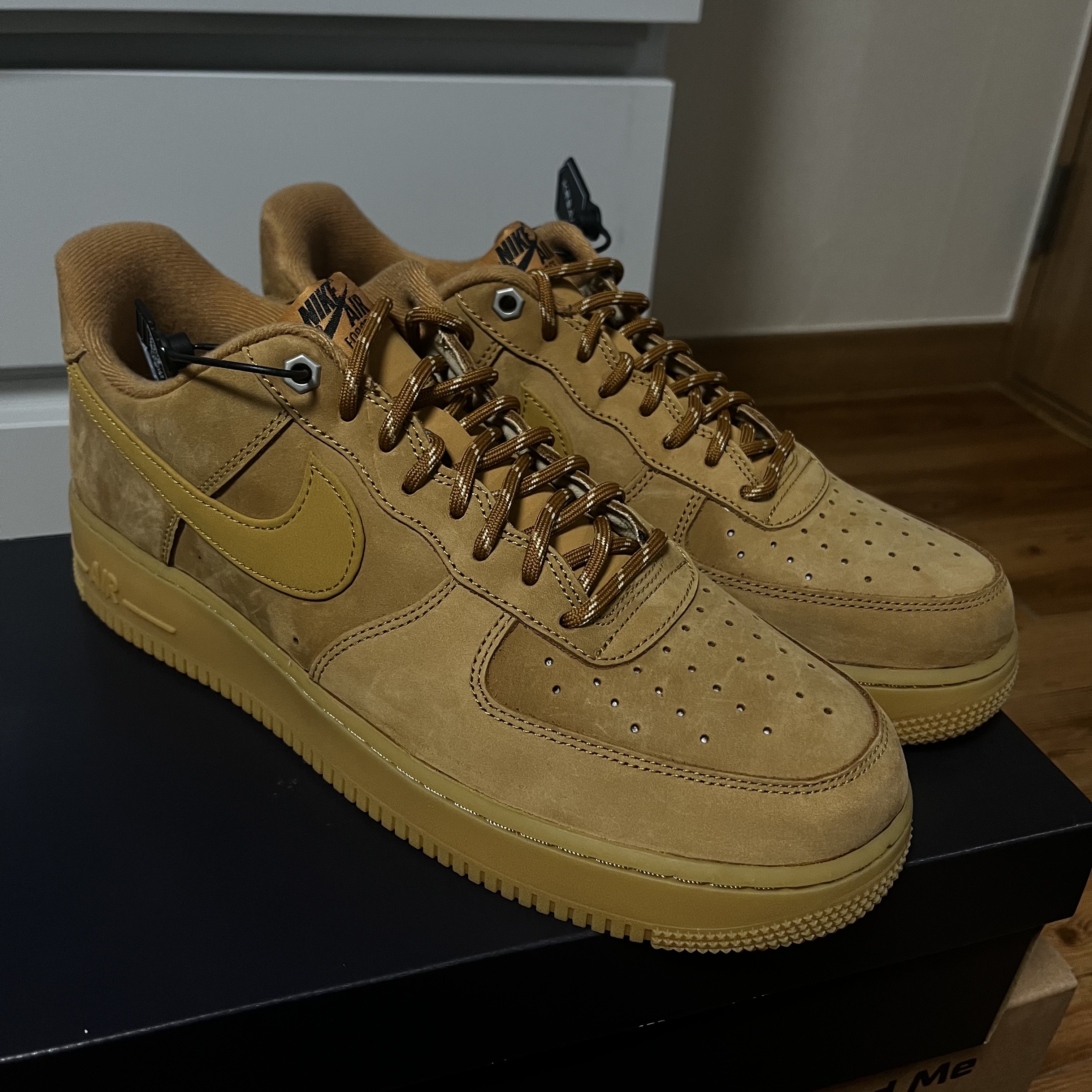 Nike Air Force 1 '07 WB Flax 착용 스타일