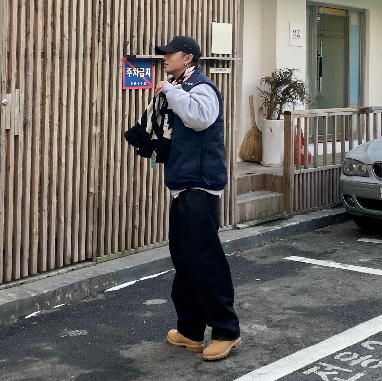 Nike x Cav Empt Vest Navy, Supreme x Timberland 6-Panel Black - 21FW 착용 스타일 - 1