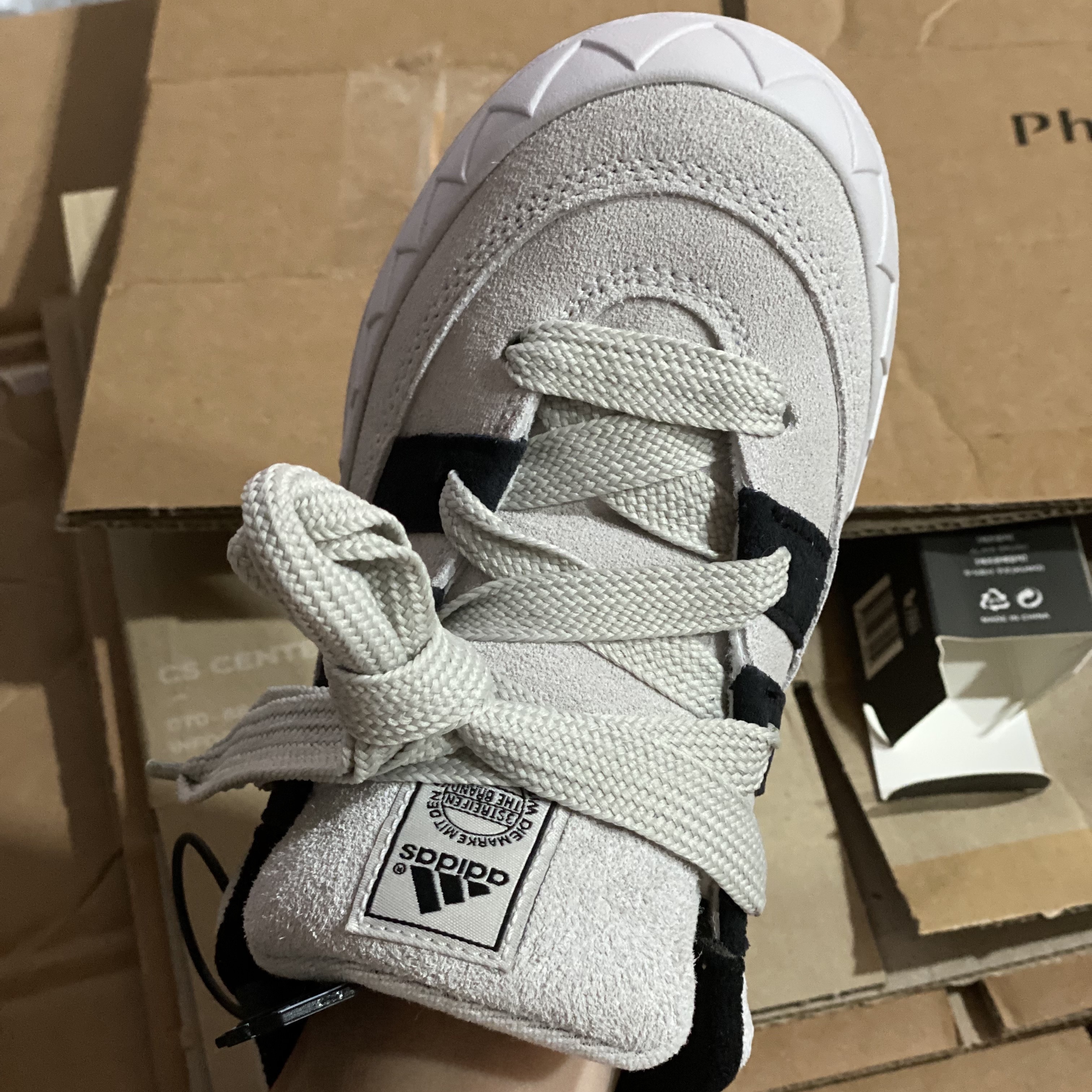 Adidas Adimatic Grey One 착용 스타일