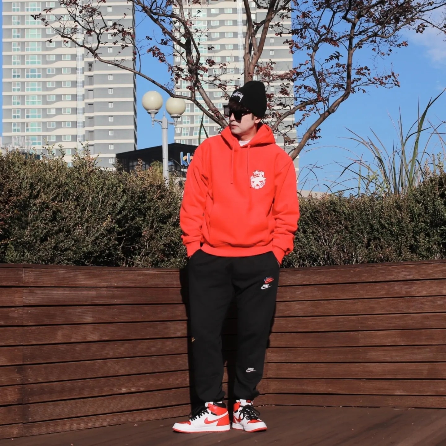 Stussy Big Stock Cuff Beanie Black, Stussy Beach Roots Hoodie Red 착용 스타일 - 5